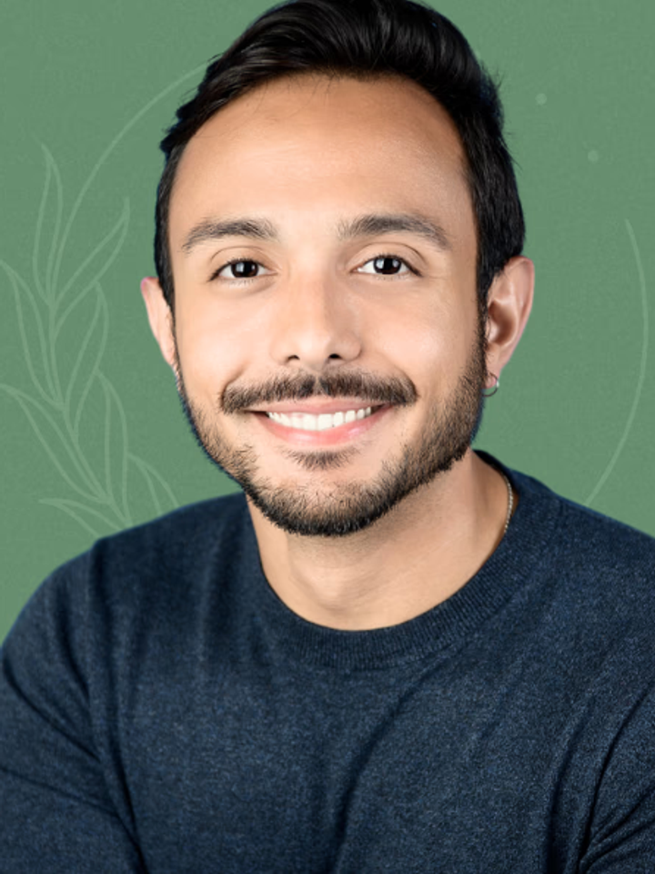 Alejandro Morales headshot
