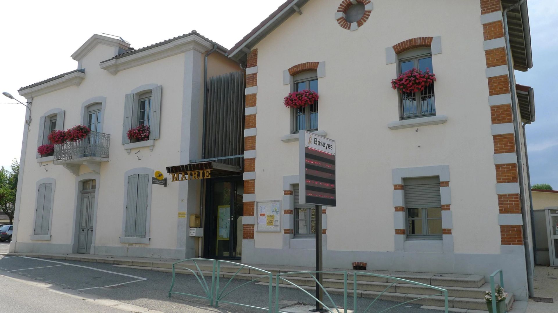 La mairie de Bésayes