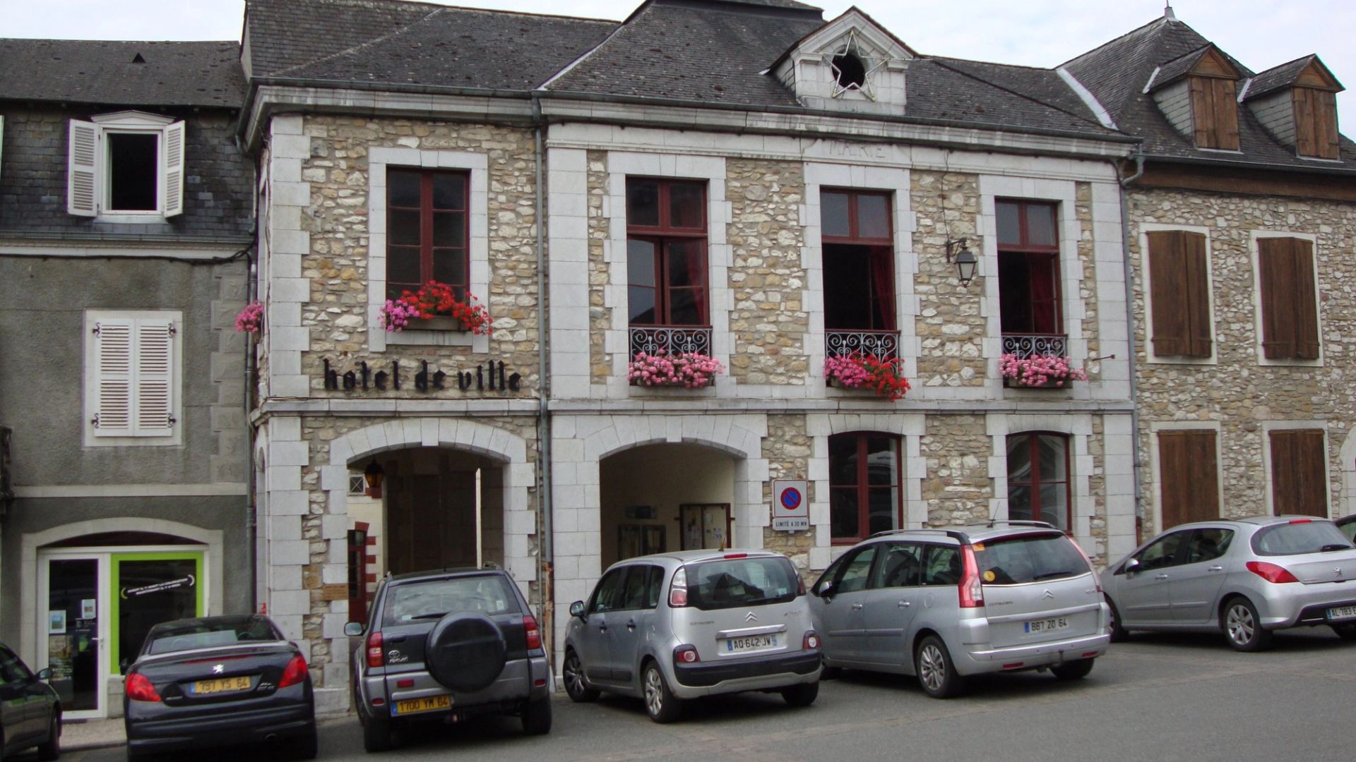 La mairie de Lasseube