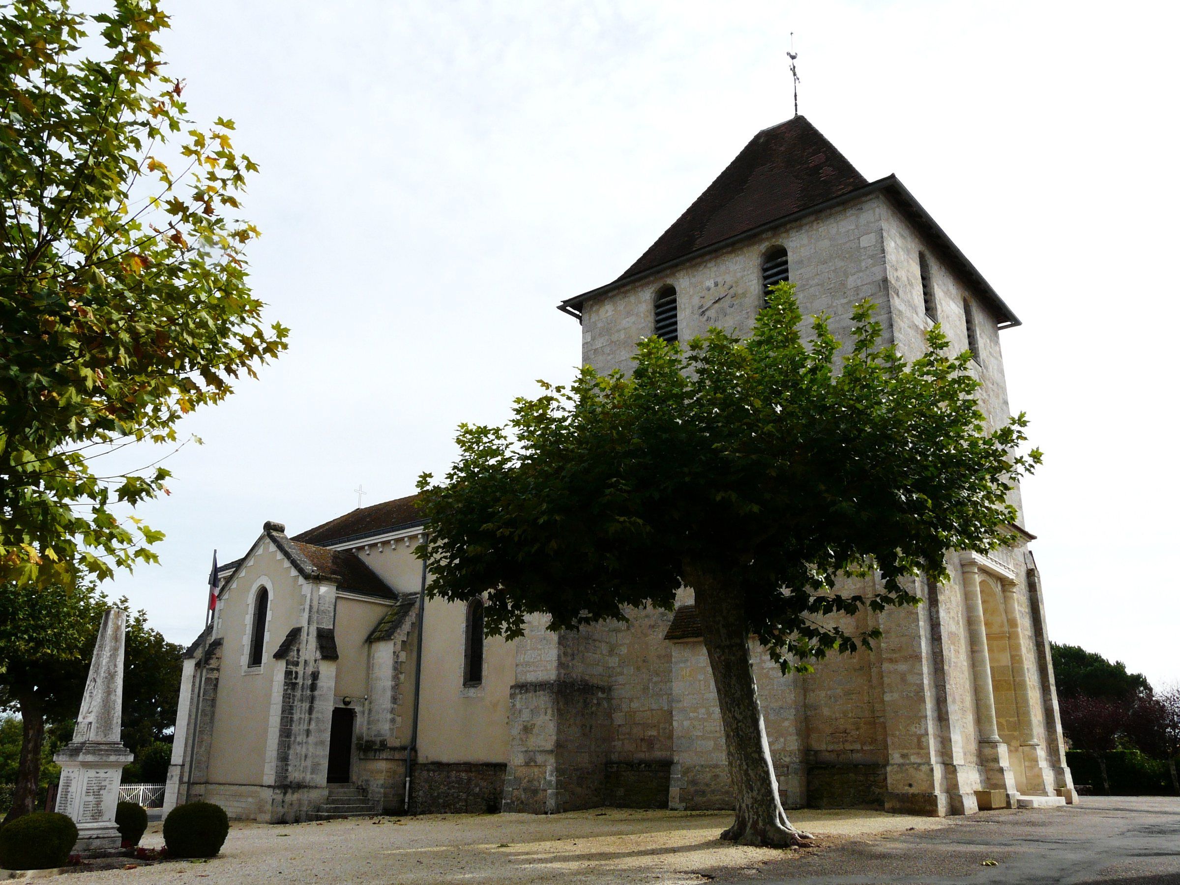 L’église de Saint-Martial-d'Artenset