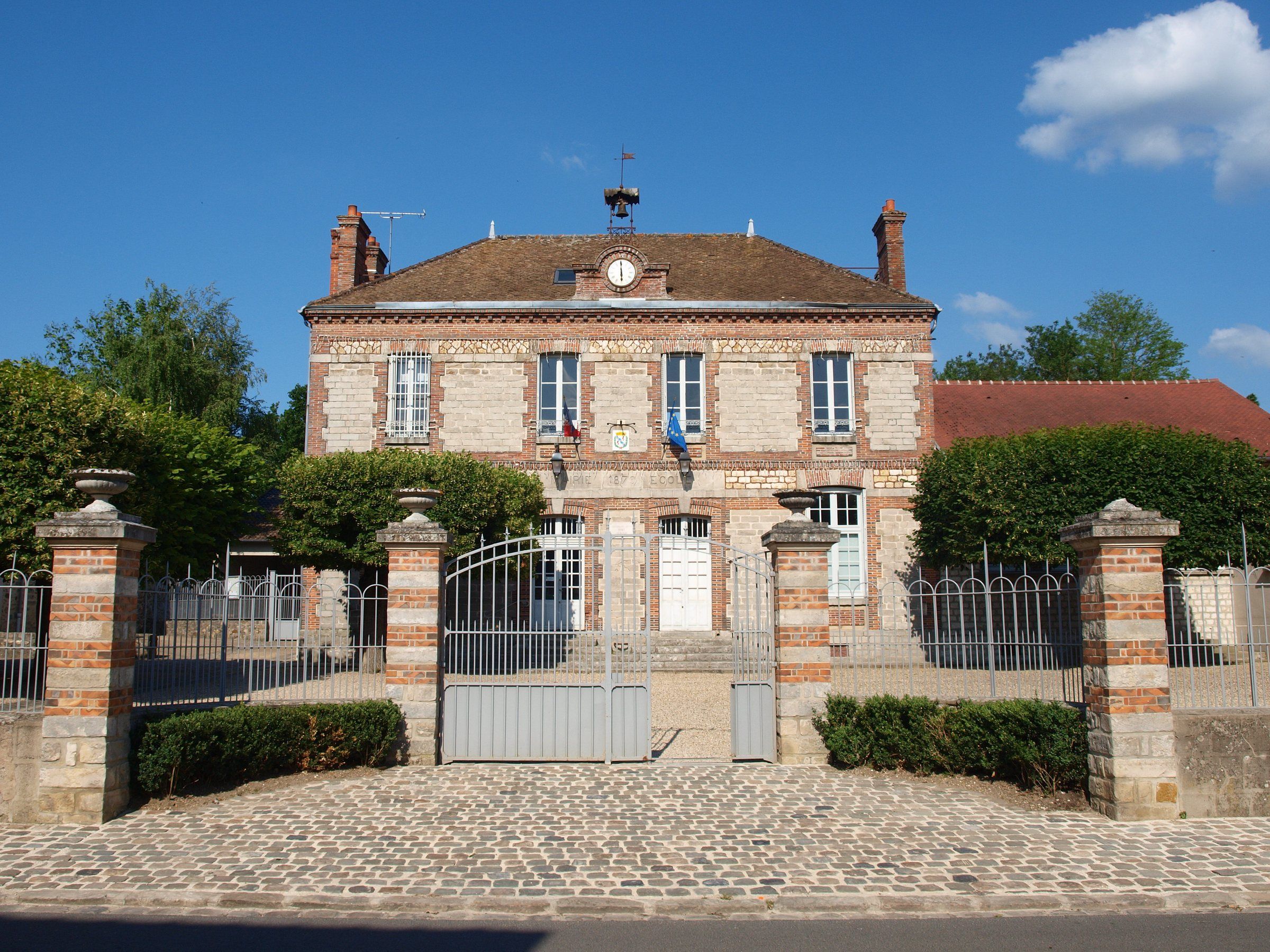 La mairie de Fleury-en-Bière