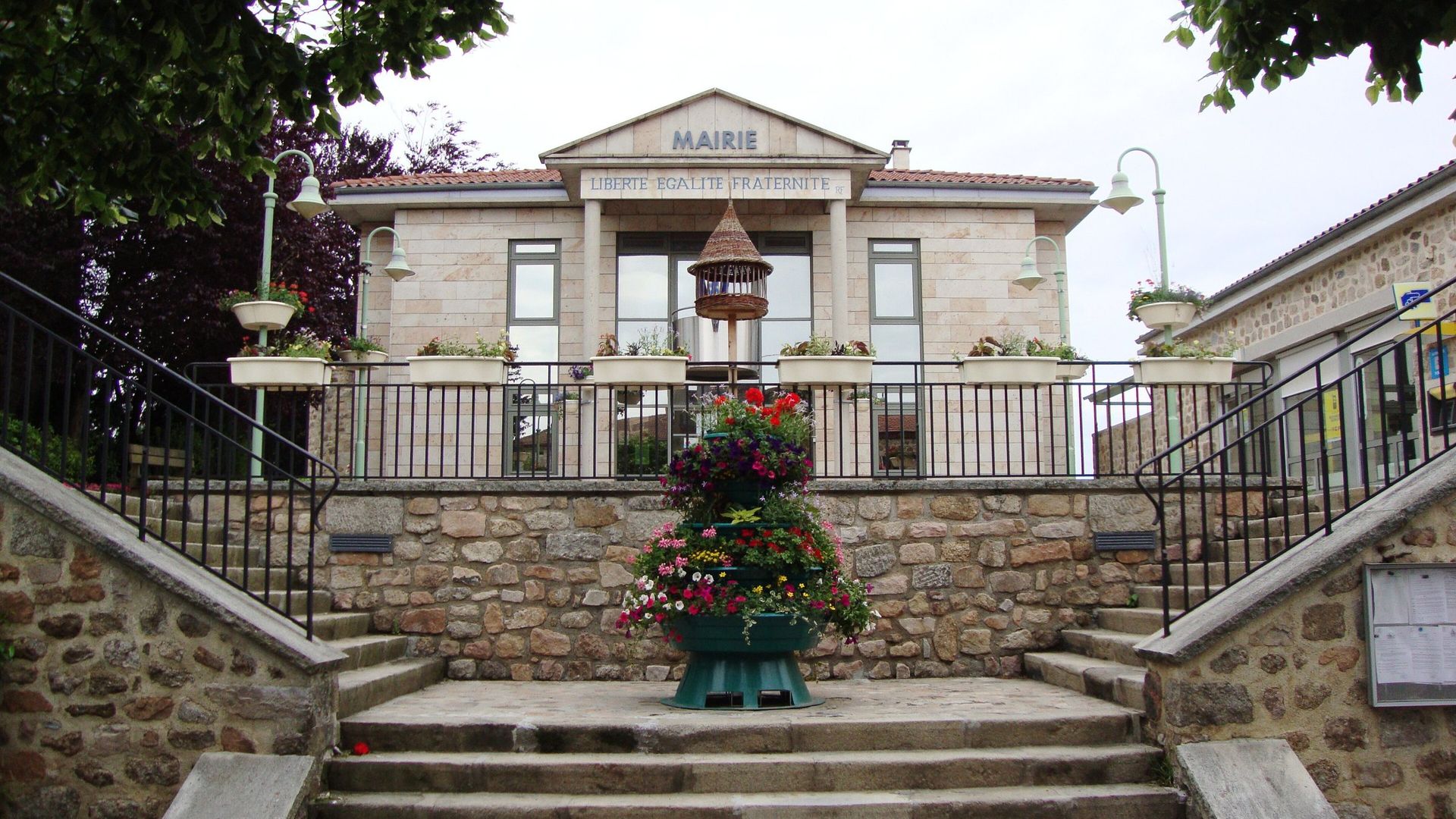 La mairie de Saint-Pal-de-Mons