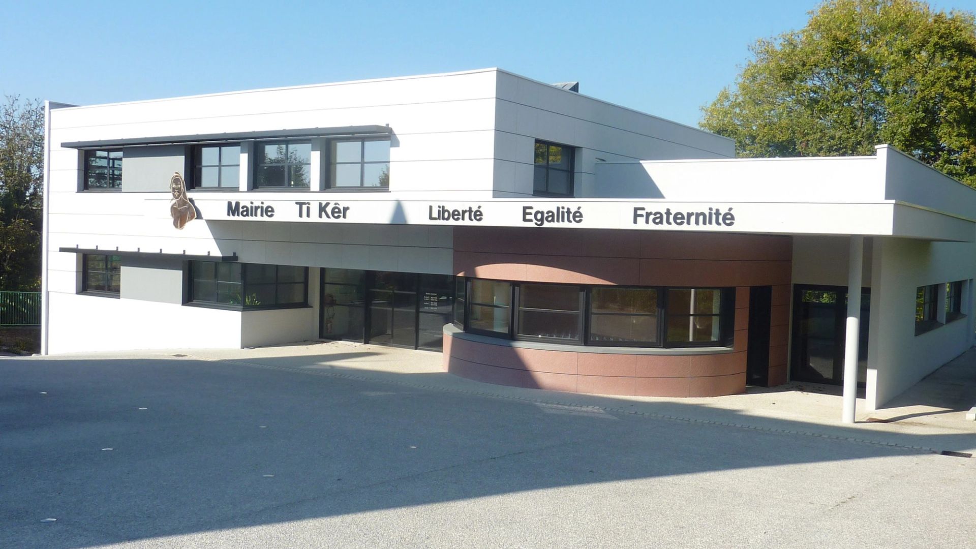 La mairie de Pont-de-Buis-lès-Quimerch
