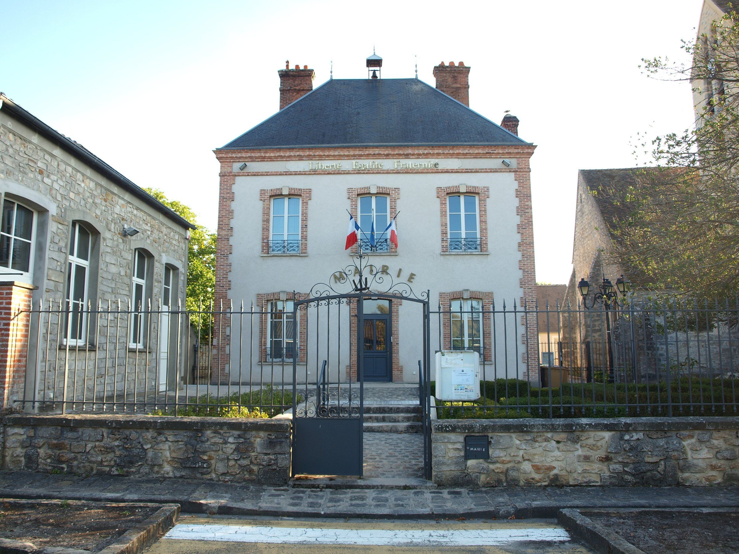 La mairie d’Arbonne-la-Forêt