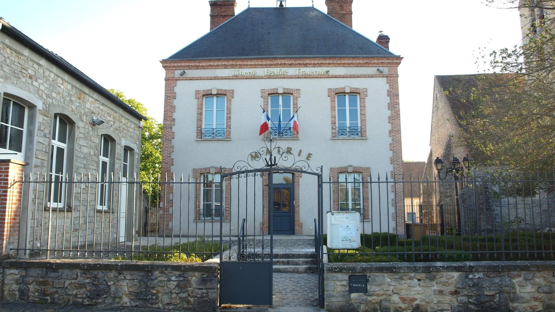 La mairie d’Arbonne-la-Forêt