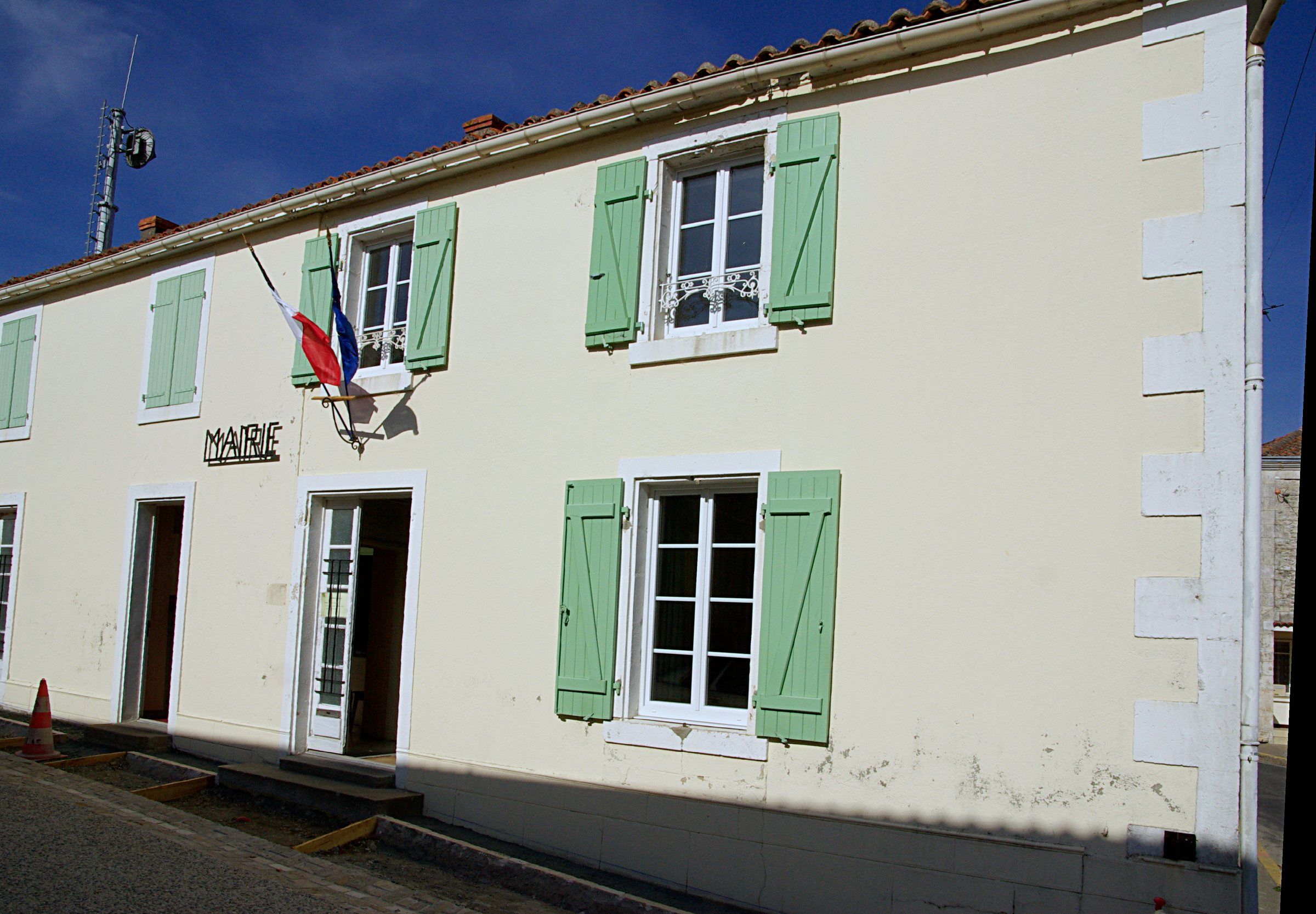 La mairie du Mazeau