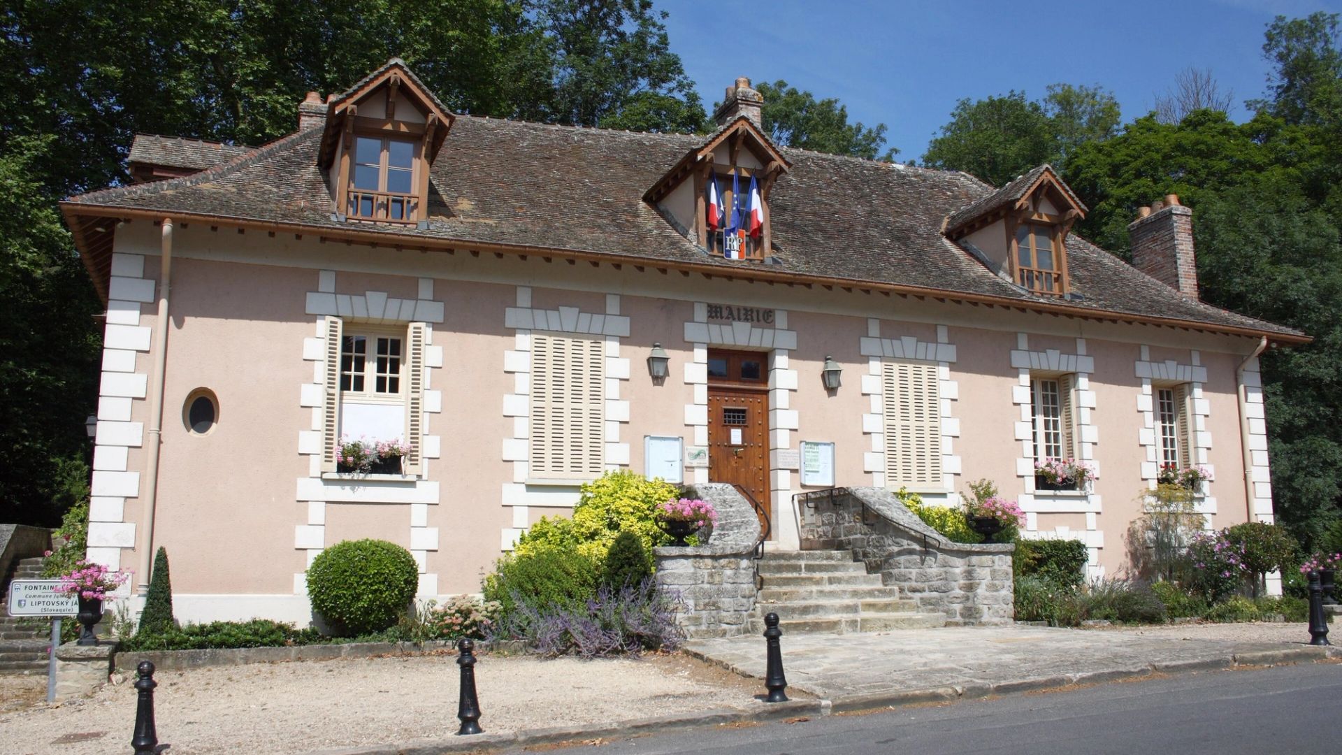 La mairie de Fontaine-le-Port