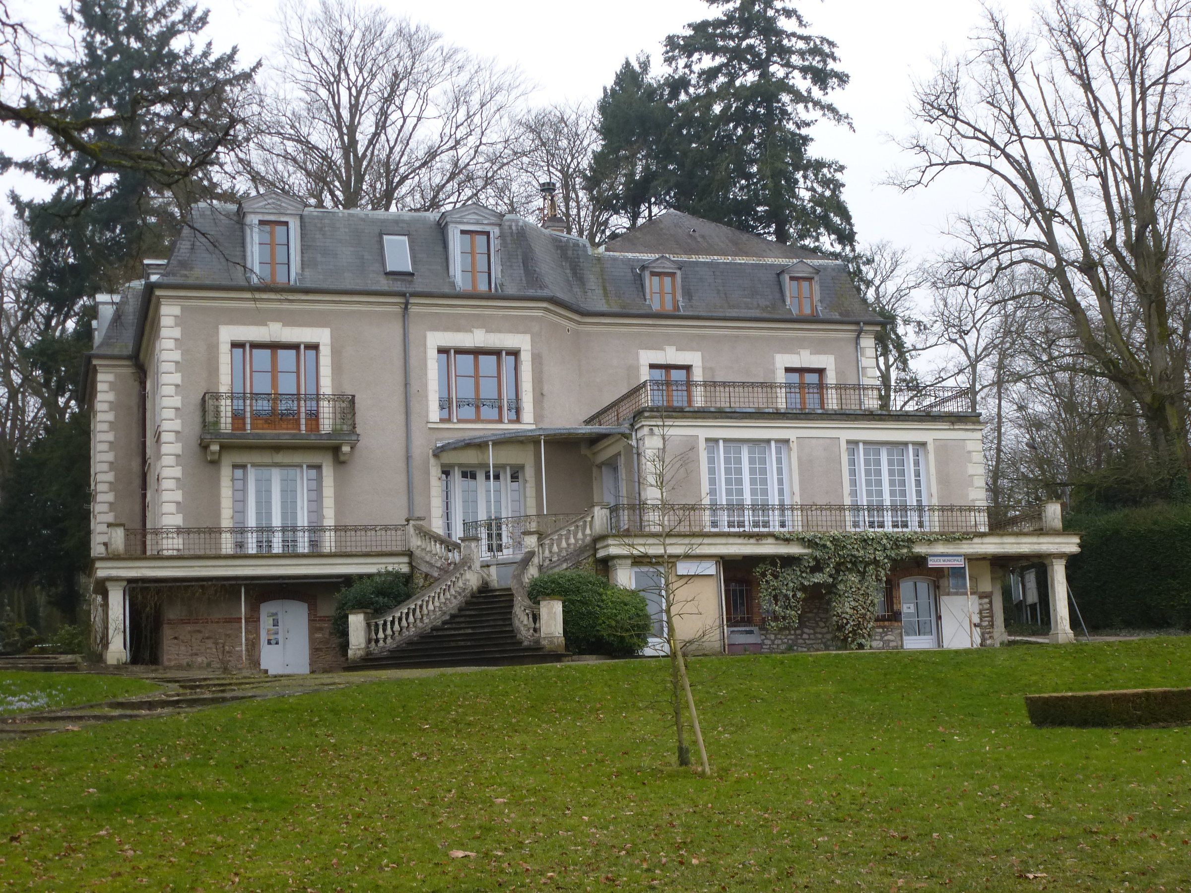 La mairie de Bois-le-Roi