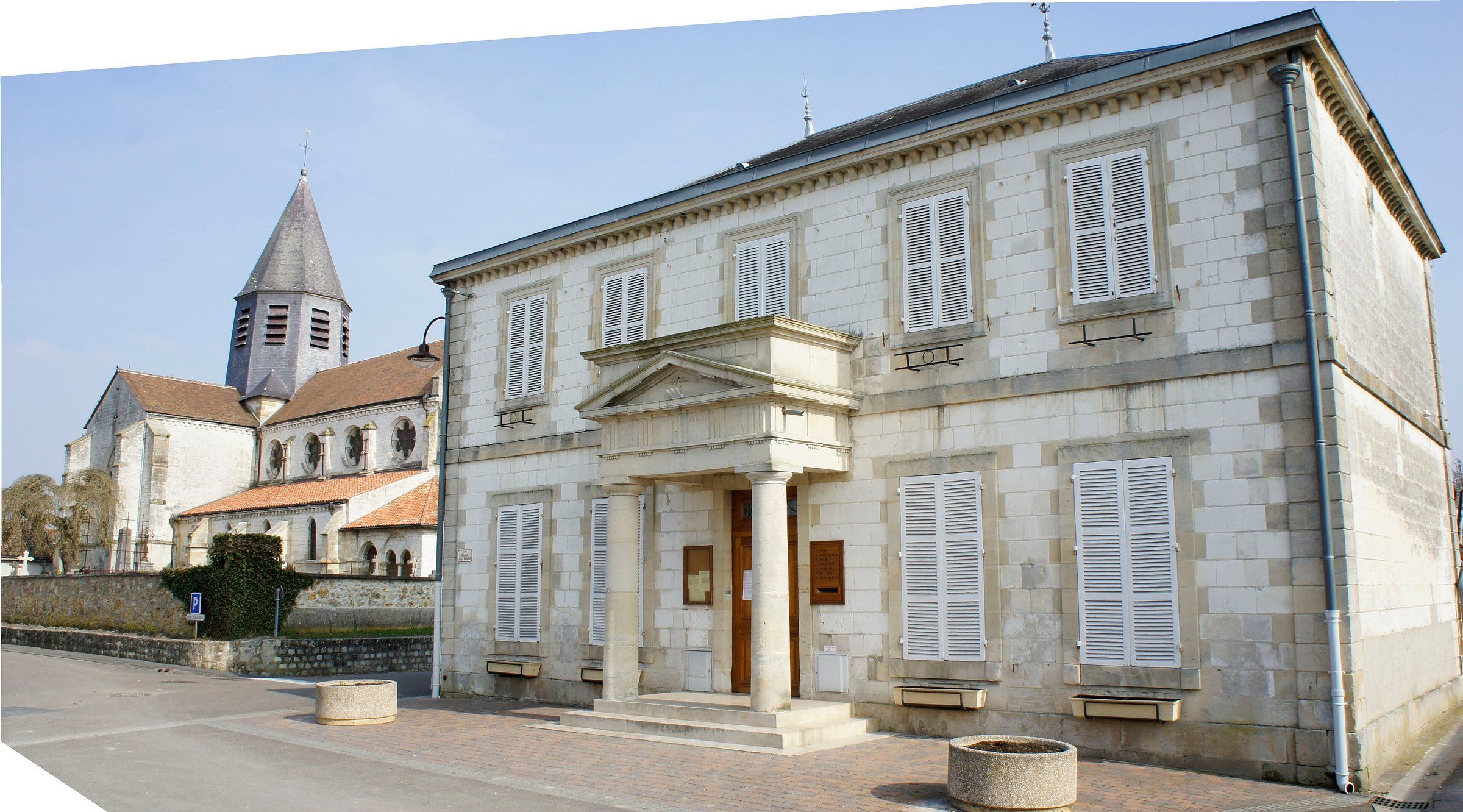 La mairie de Sarry