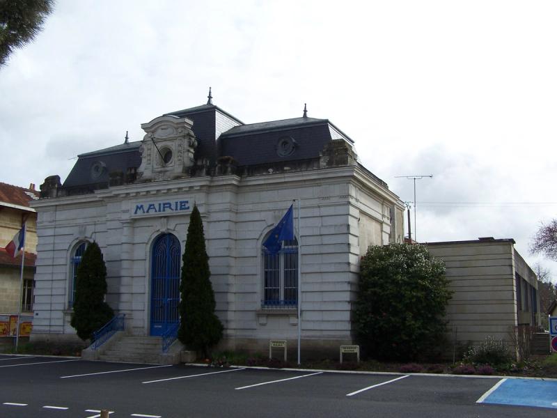 La mairie du Porge
