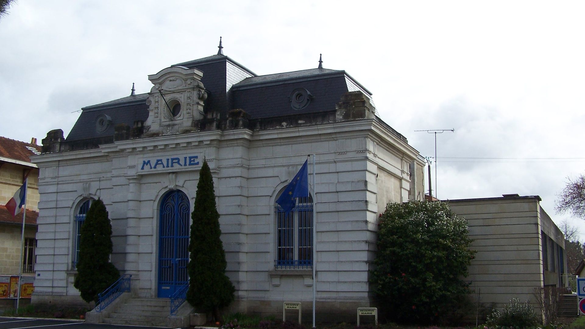 La mairie du Porge