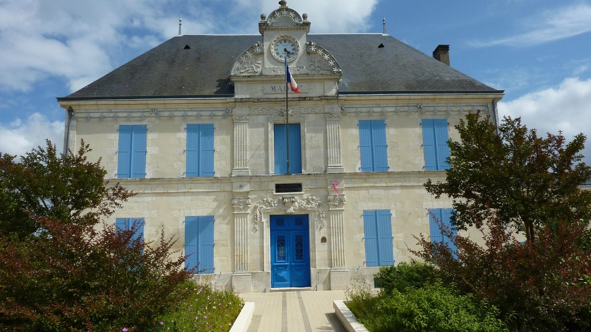 La mairie de Saint-Laurent-de-la-Prée