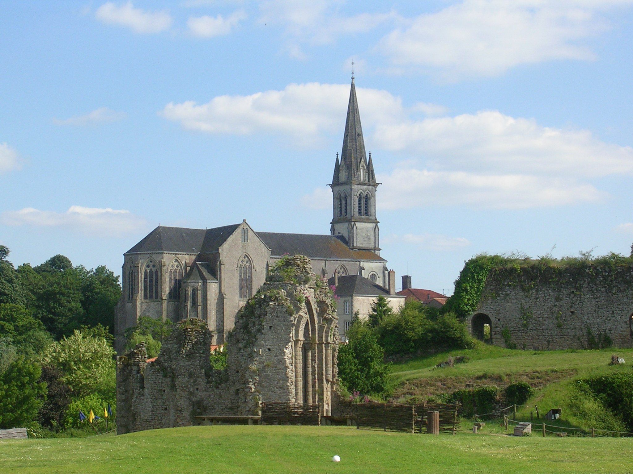 L’église de Tiffauges