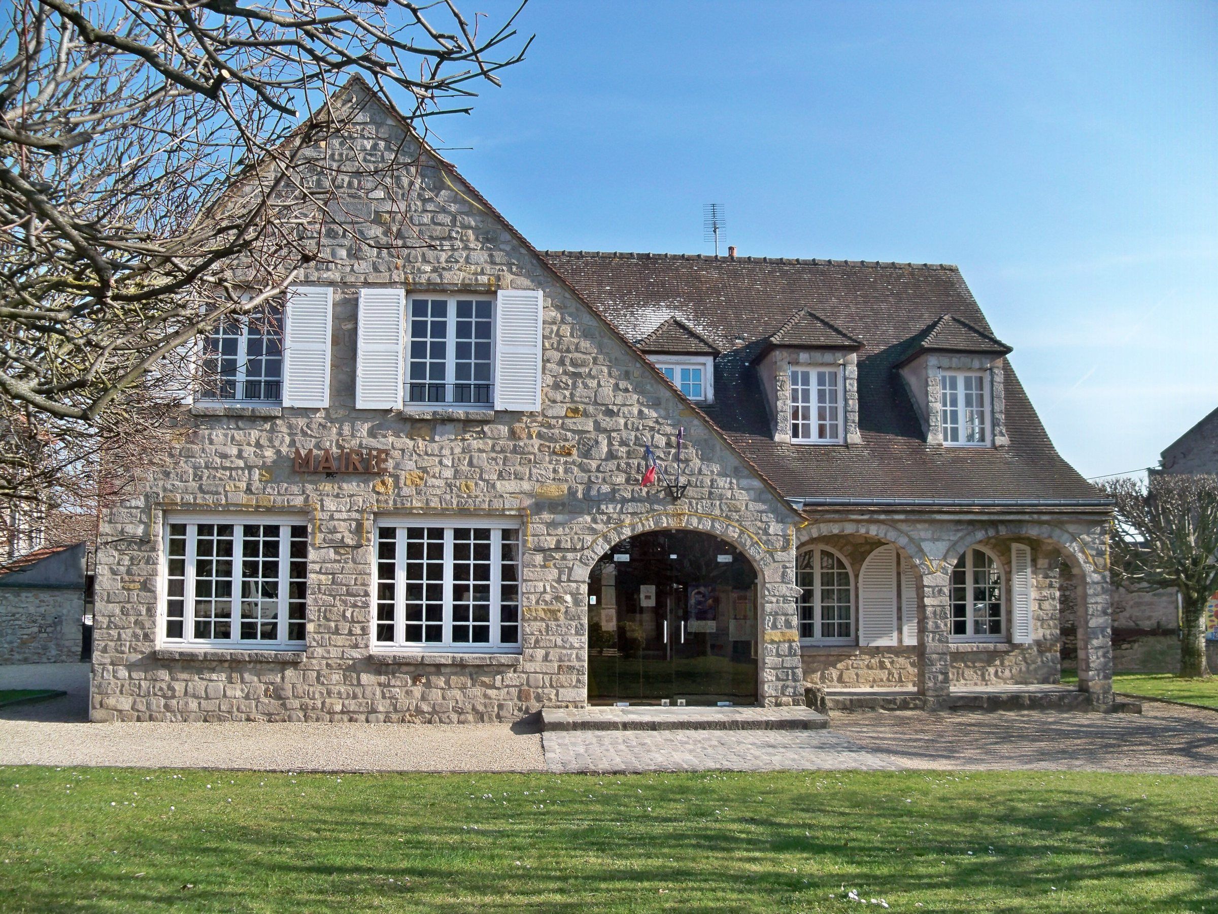 La mairie de Chailly-en-Bière