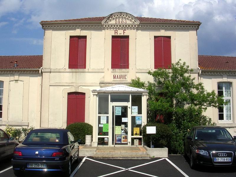 La mairie de Sainte-Eulalie-en-Born
