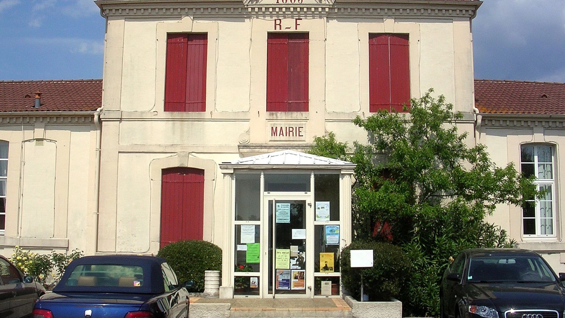 La mairie de Sainte-Eulalie-en-Born