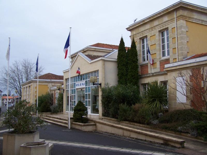 La mairie d’Arès