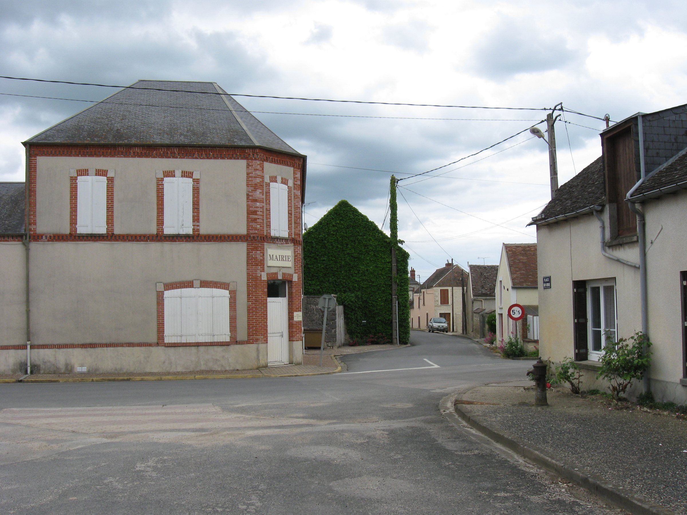 La mairie de Mondreville