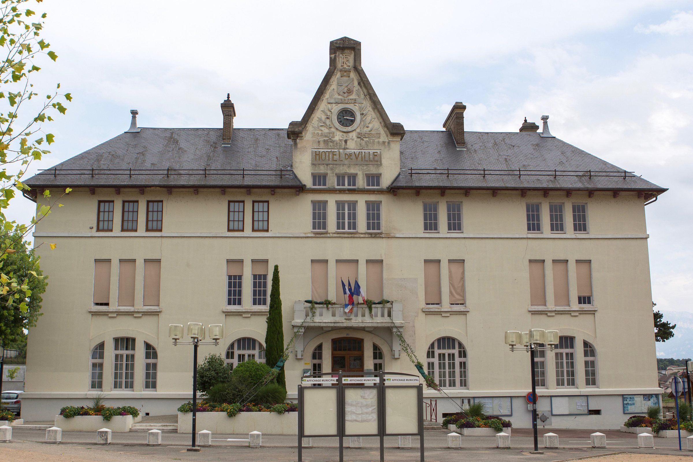 La mairie de Rives