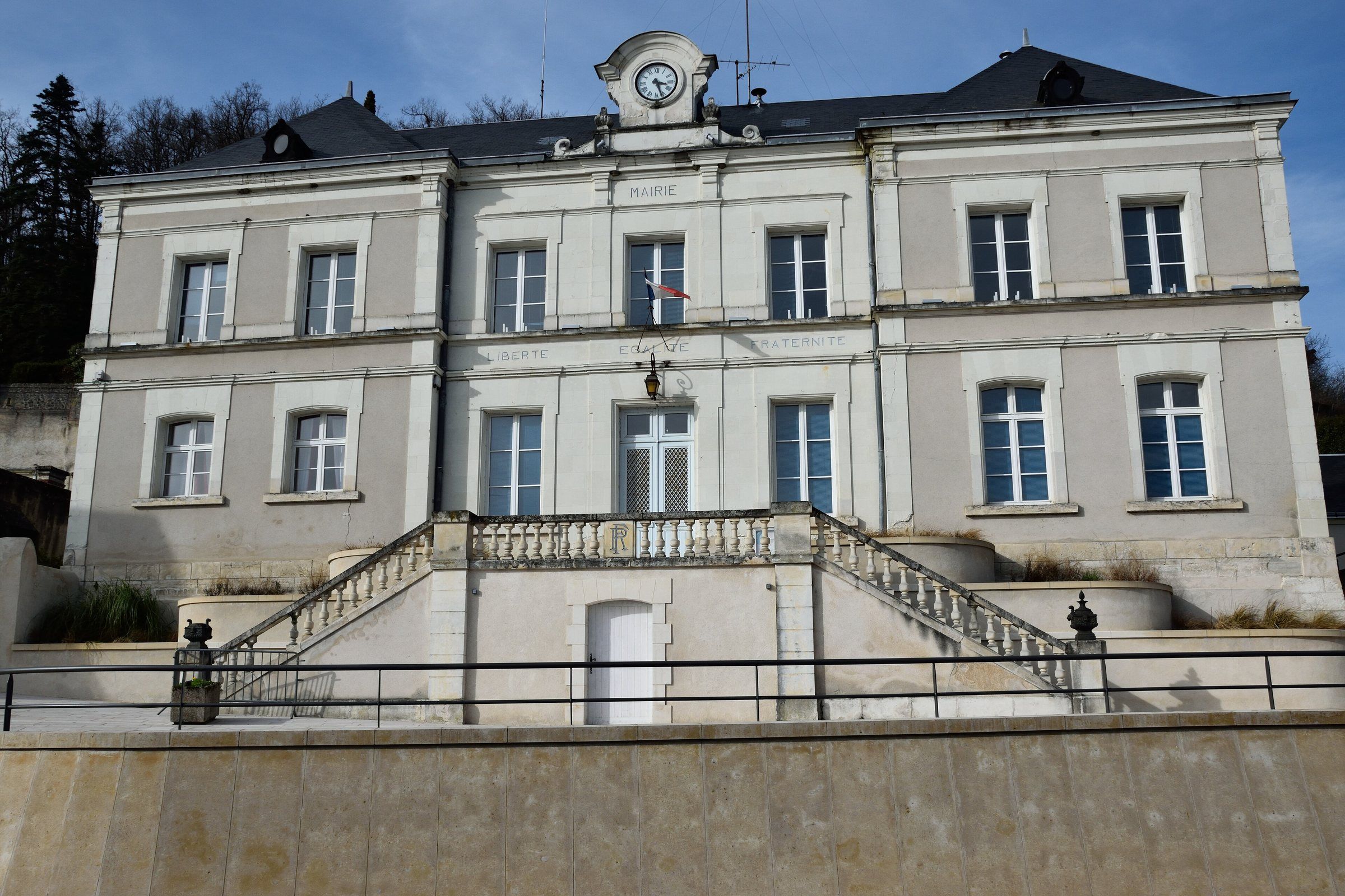 La mairie de Nazelles-Négron