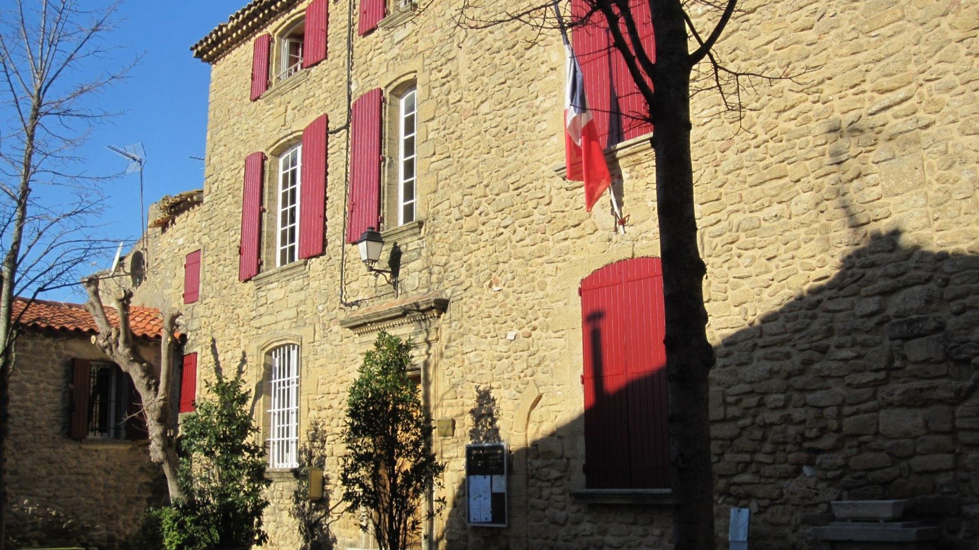 La mairie de Cornillon-Confoux