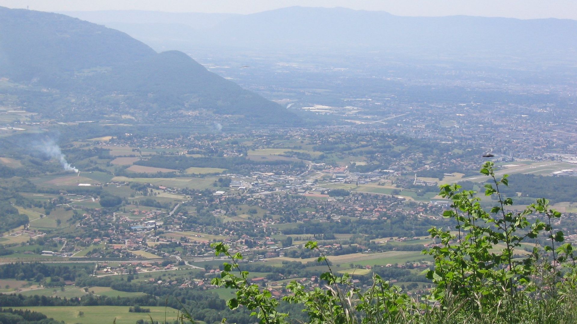 Vue de Cranves-Sales