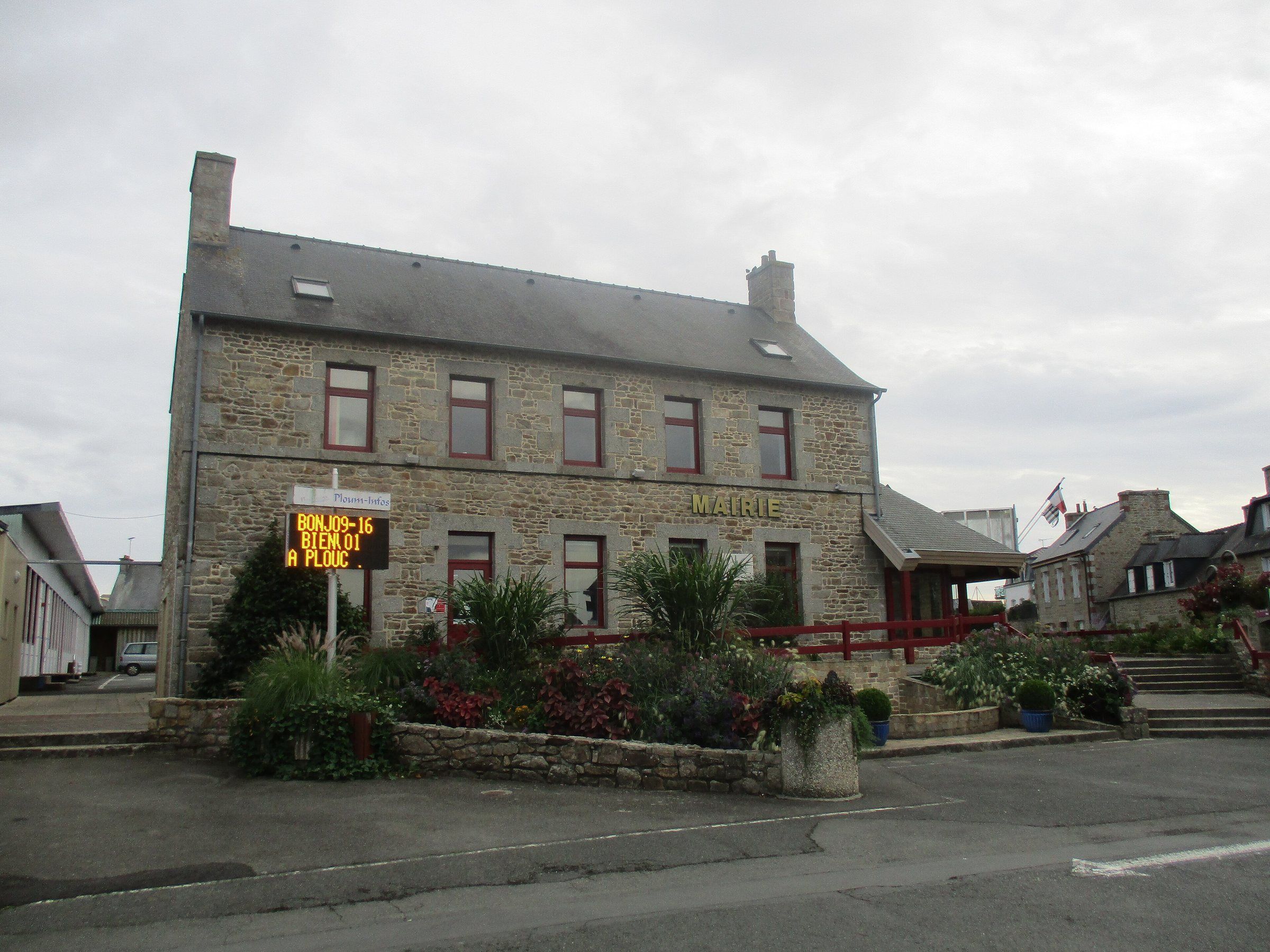 La mairie de Ploumagoar