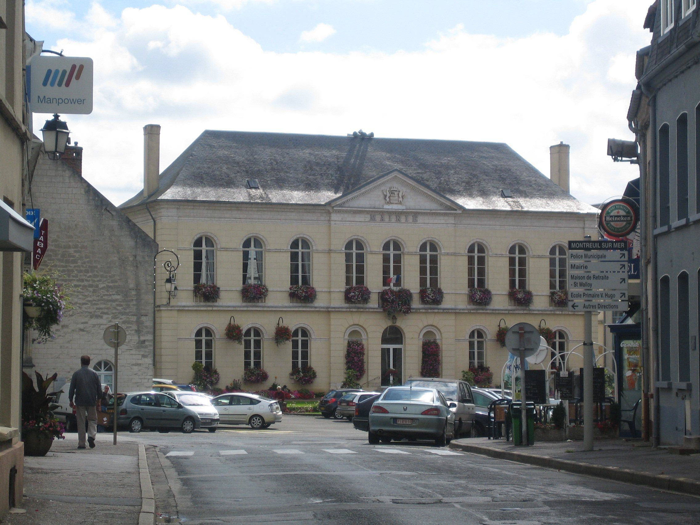 La mairie de Montreuil-sur-Mer