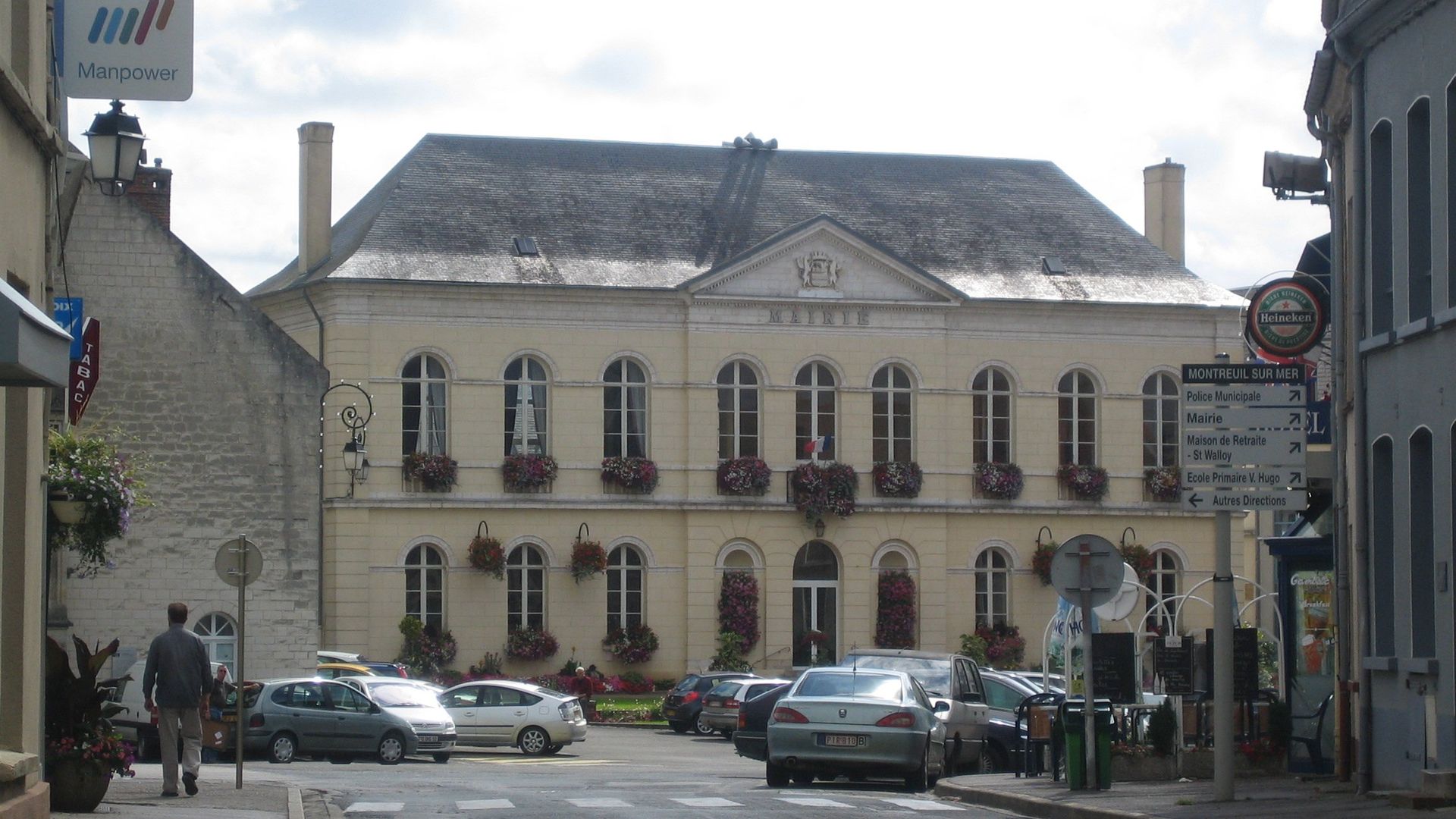 La mairie de Montreuil-sur-Mer