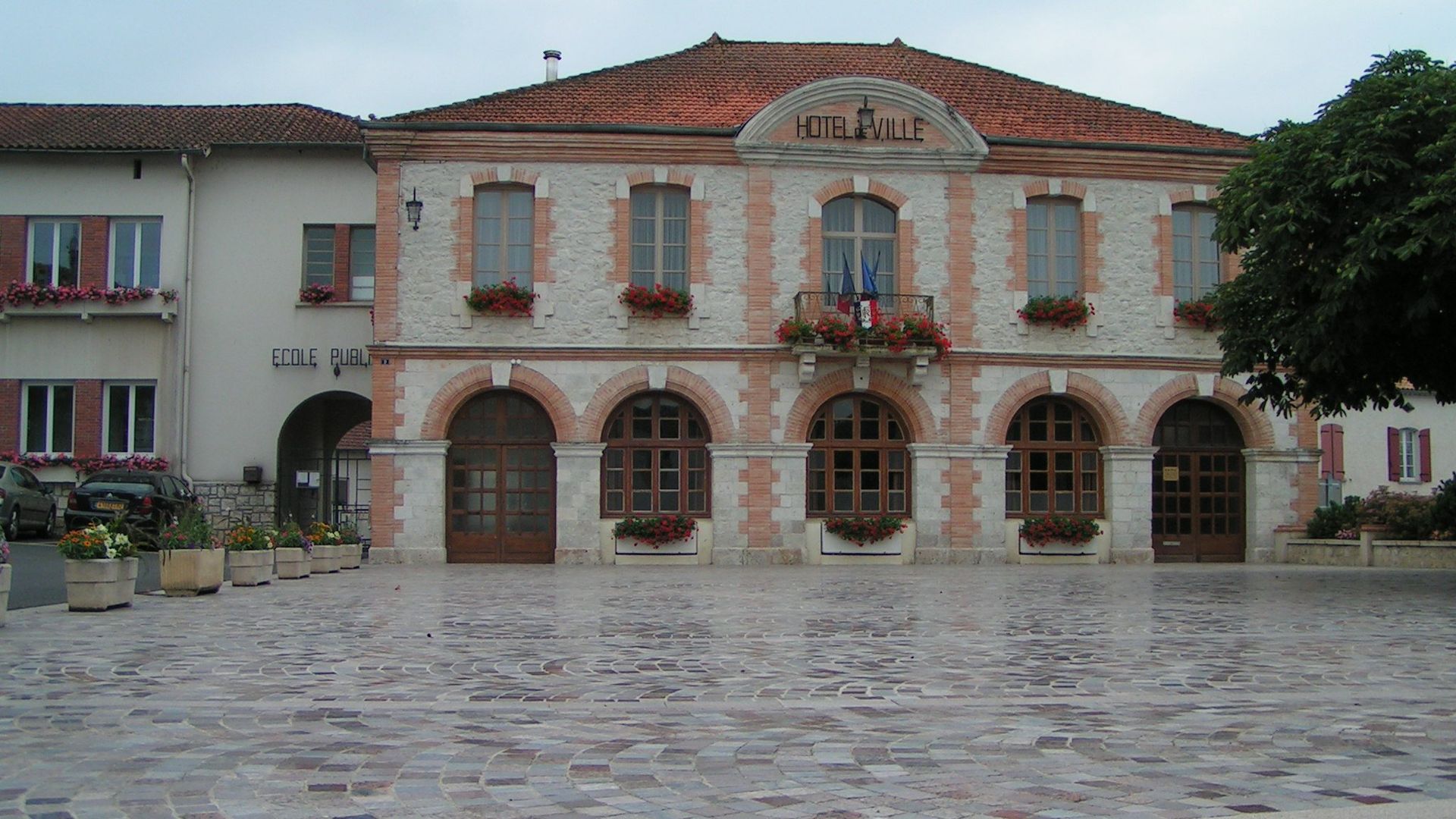 La mairie de Cazes-Mondenard