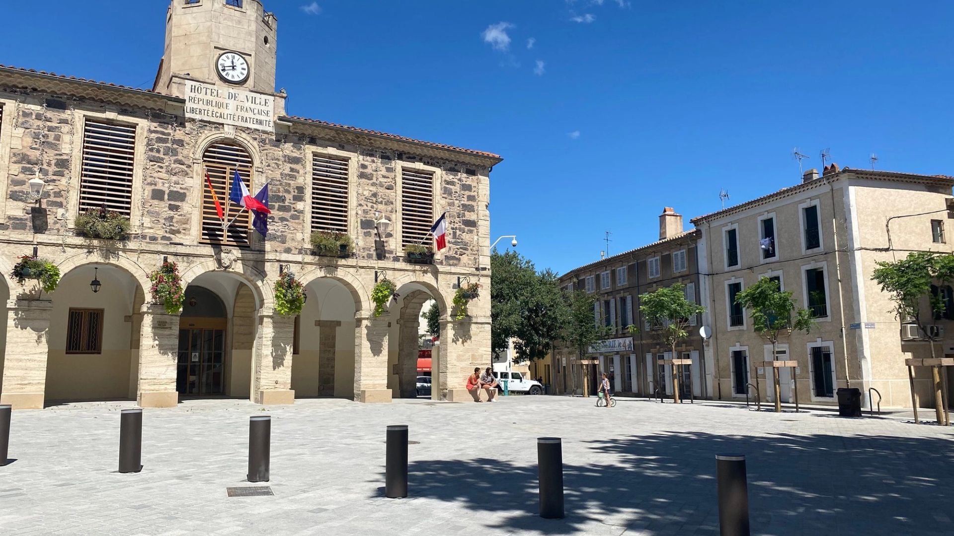La mairie de Bessan