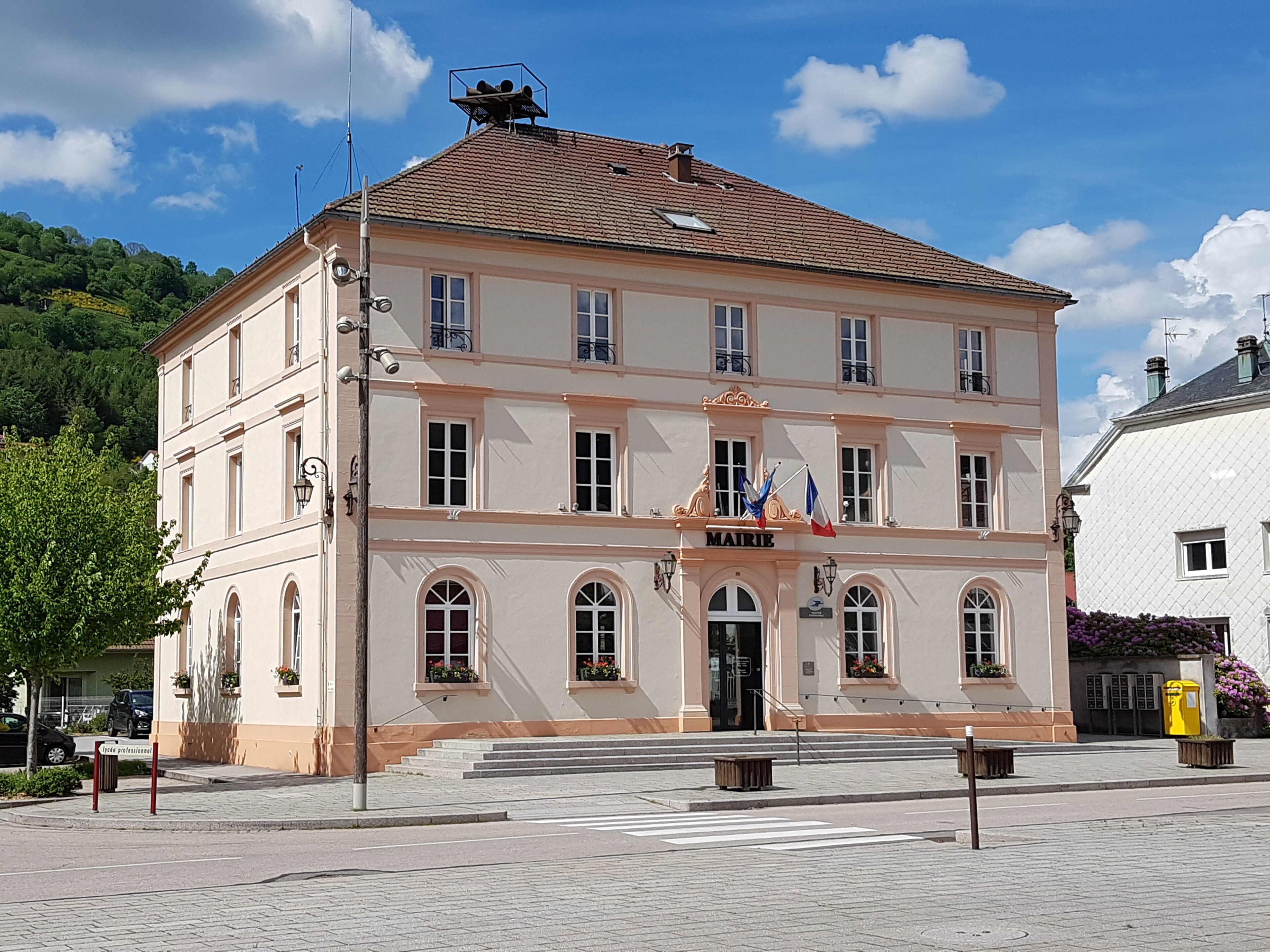 La mairie de Saulxures-sur-Moselotte