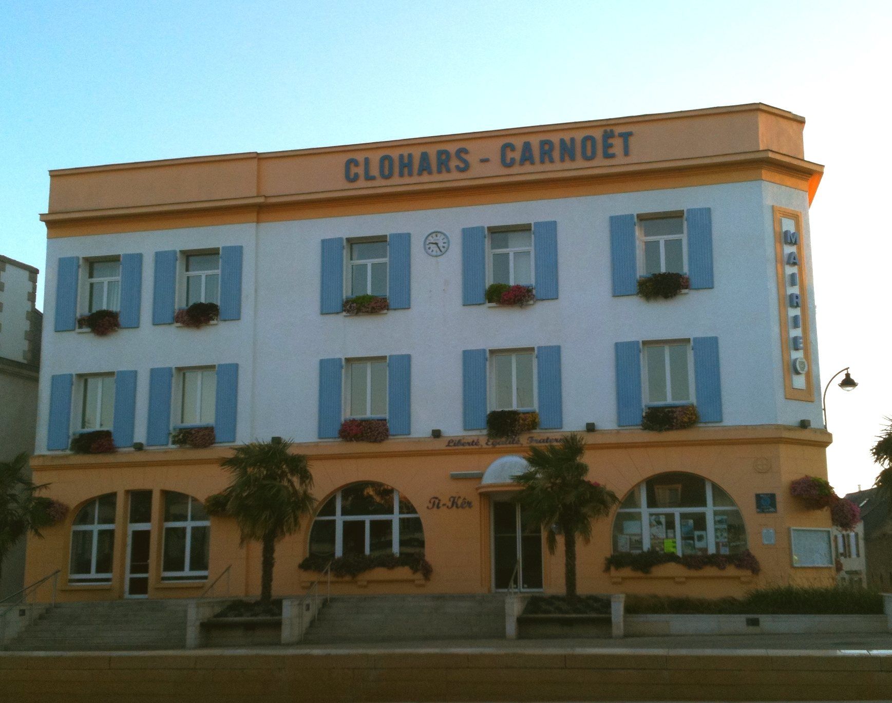 La mairie de Clohars-Carnoët