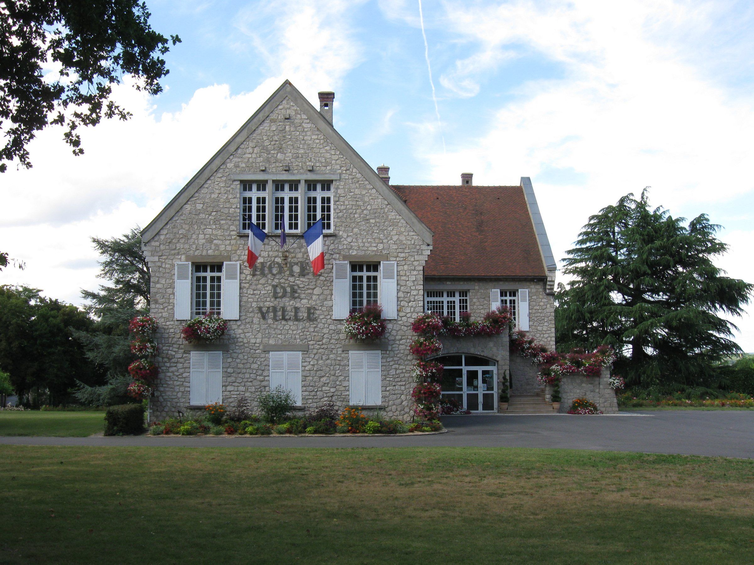 La mairie de Saint-Pierre-lès-Nemours