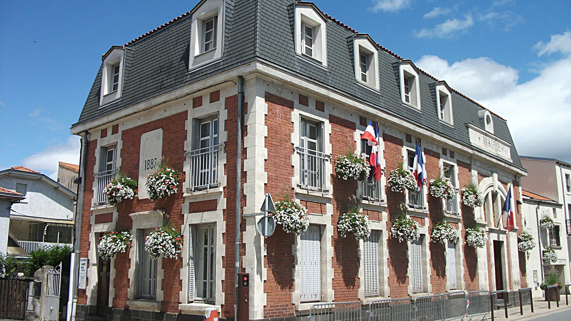 La mairie de Cébazat