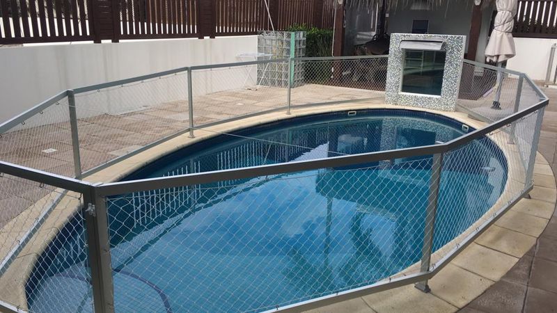 Rede de proteção para piscina: segurança infantil e como funciona a instalação