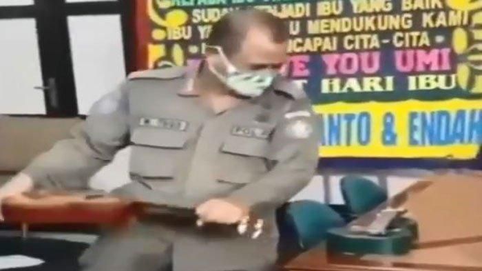 Sat Pol PP Patahkan Ukulele Pengamen, Apa Hukumnya ?