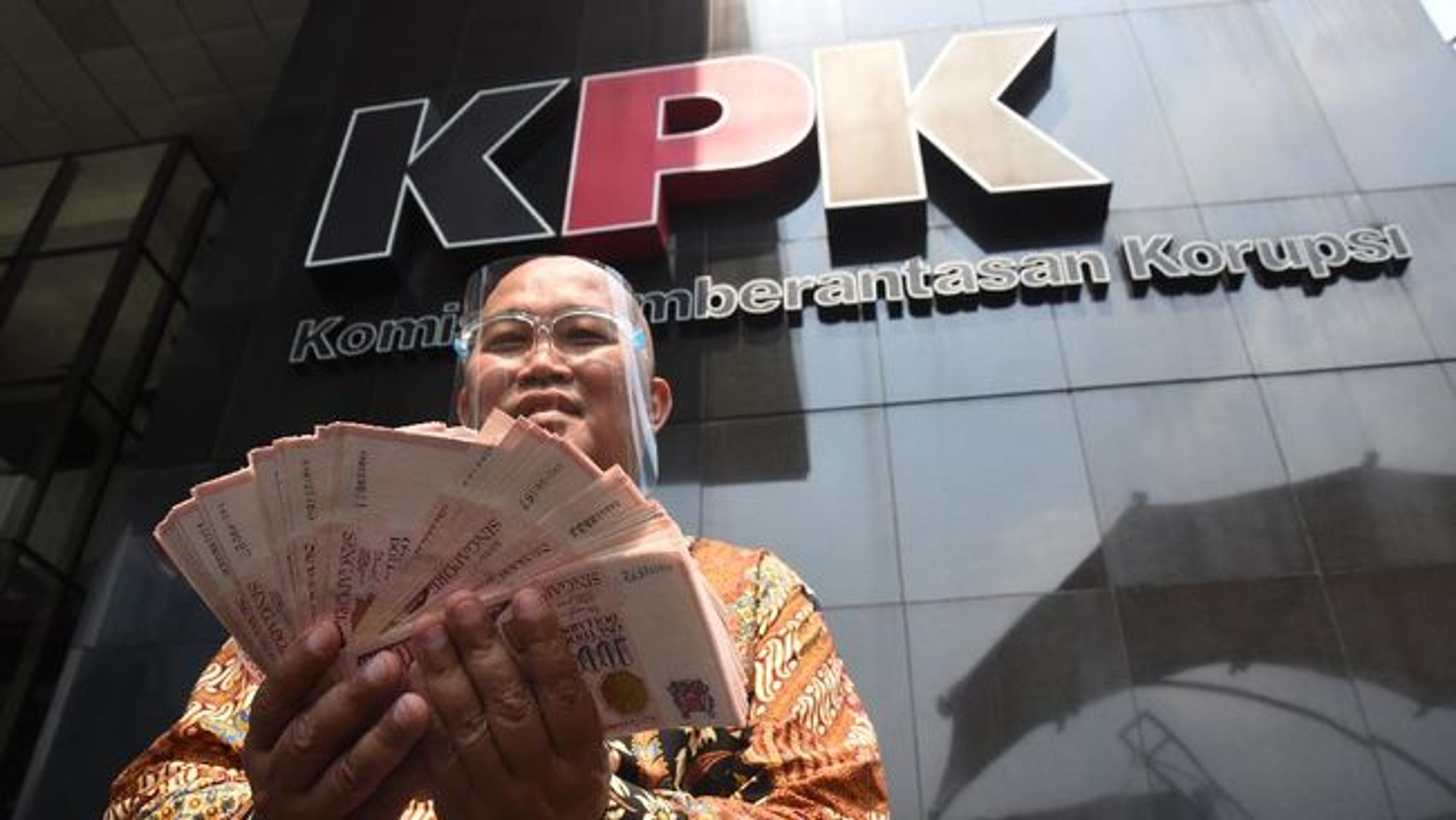 Penegak Hukum Mengabdi atau Mencari Uang?