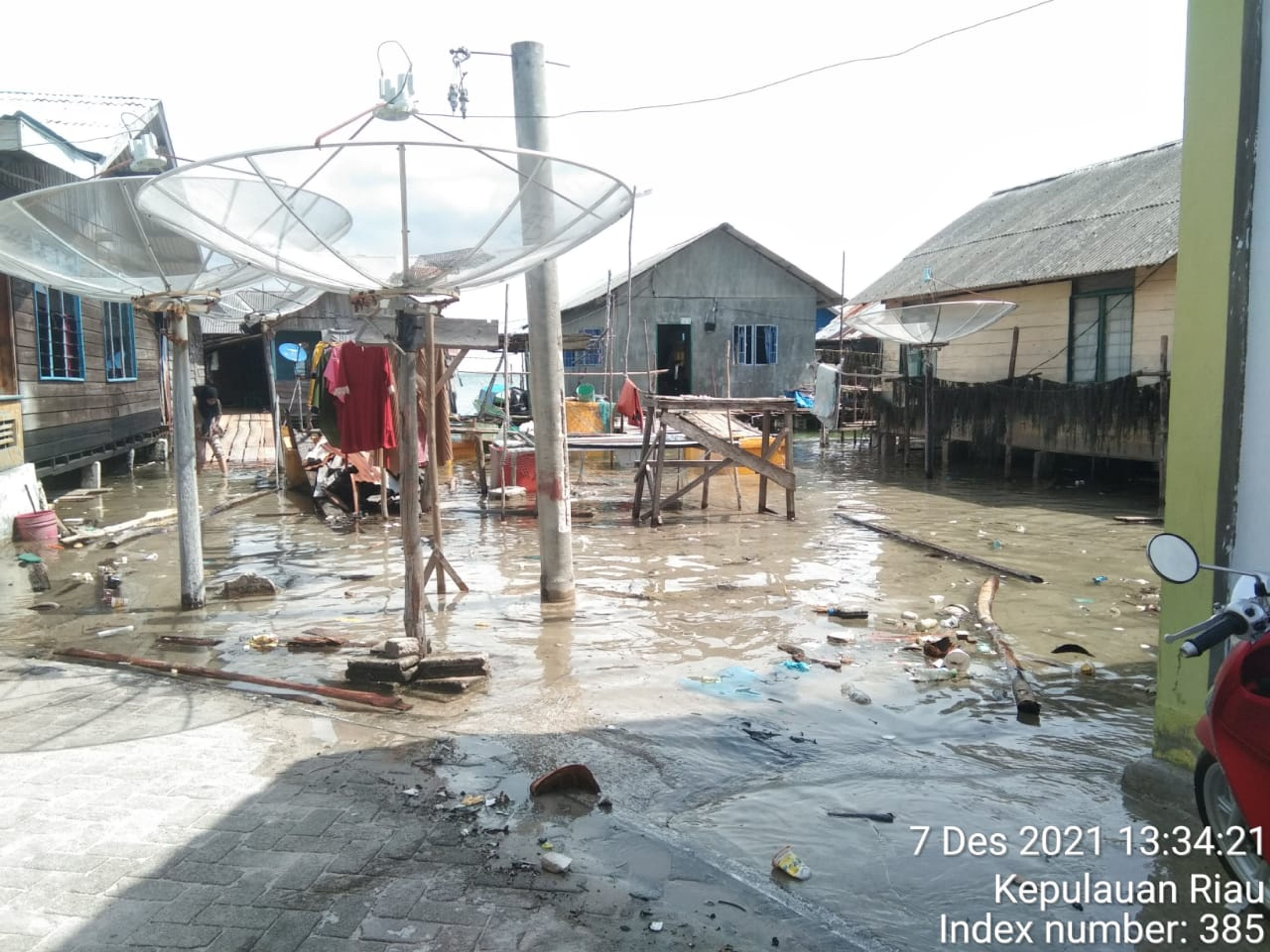 Gelombang Tinggi air Laut Naik Warga Desa Panik