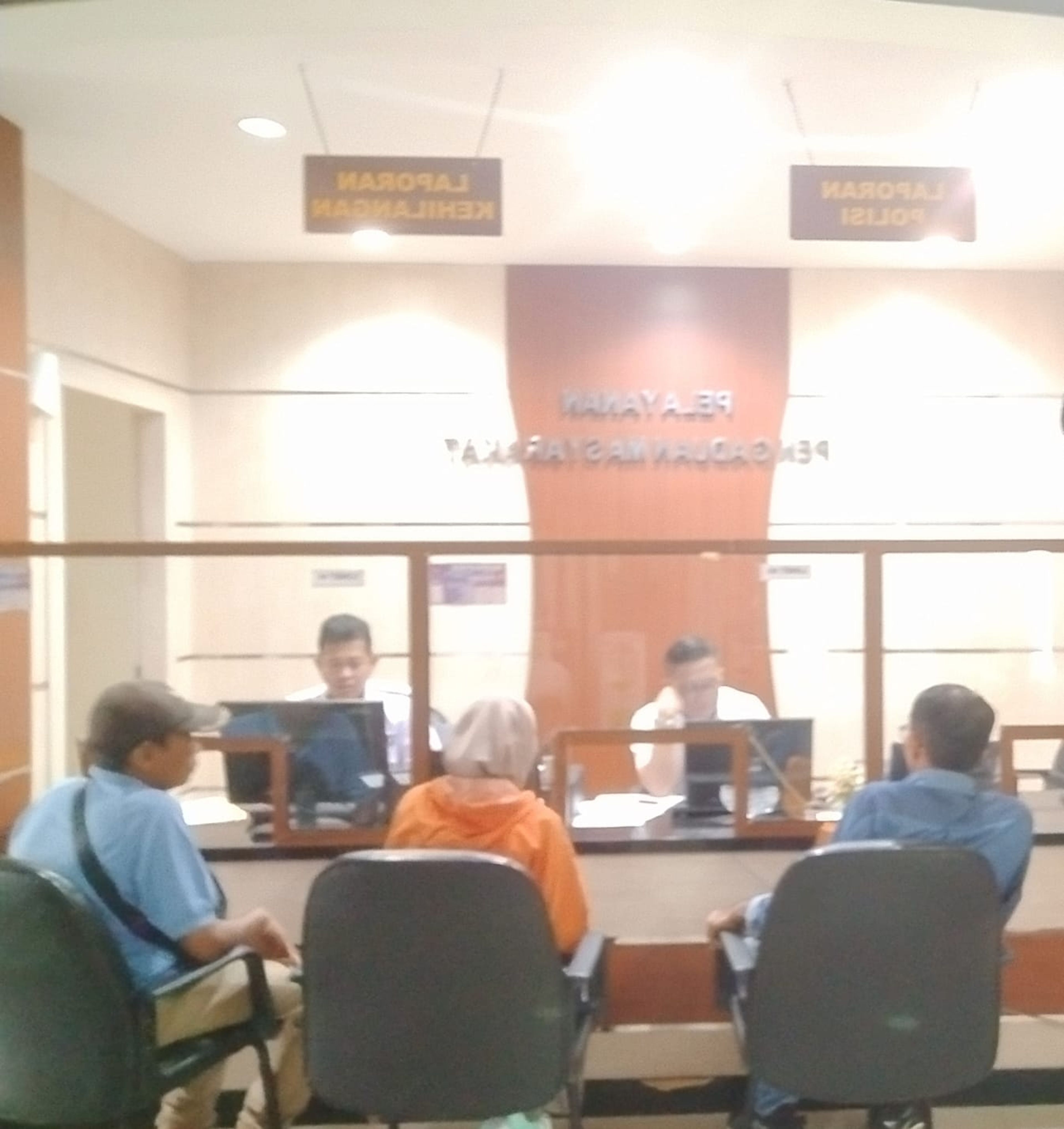 Seorang Kasir Wanita Di Palembang, Dituduh Merugikan (Toko EJ 2) 200 Juta Rupiah.
