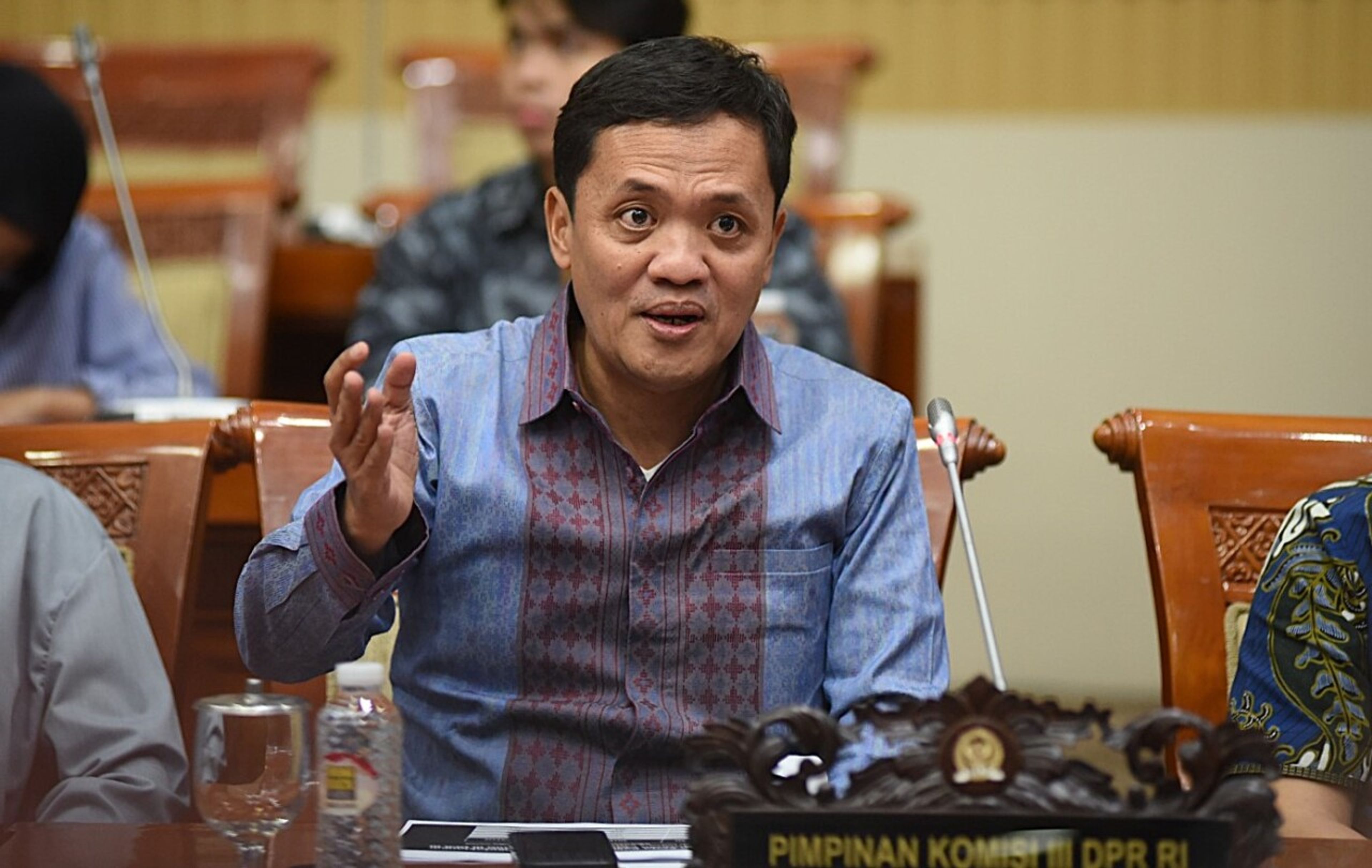 DPR : Oknum TNI Tembak Polisi, Layak Dihukum Mati