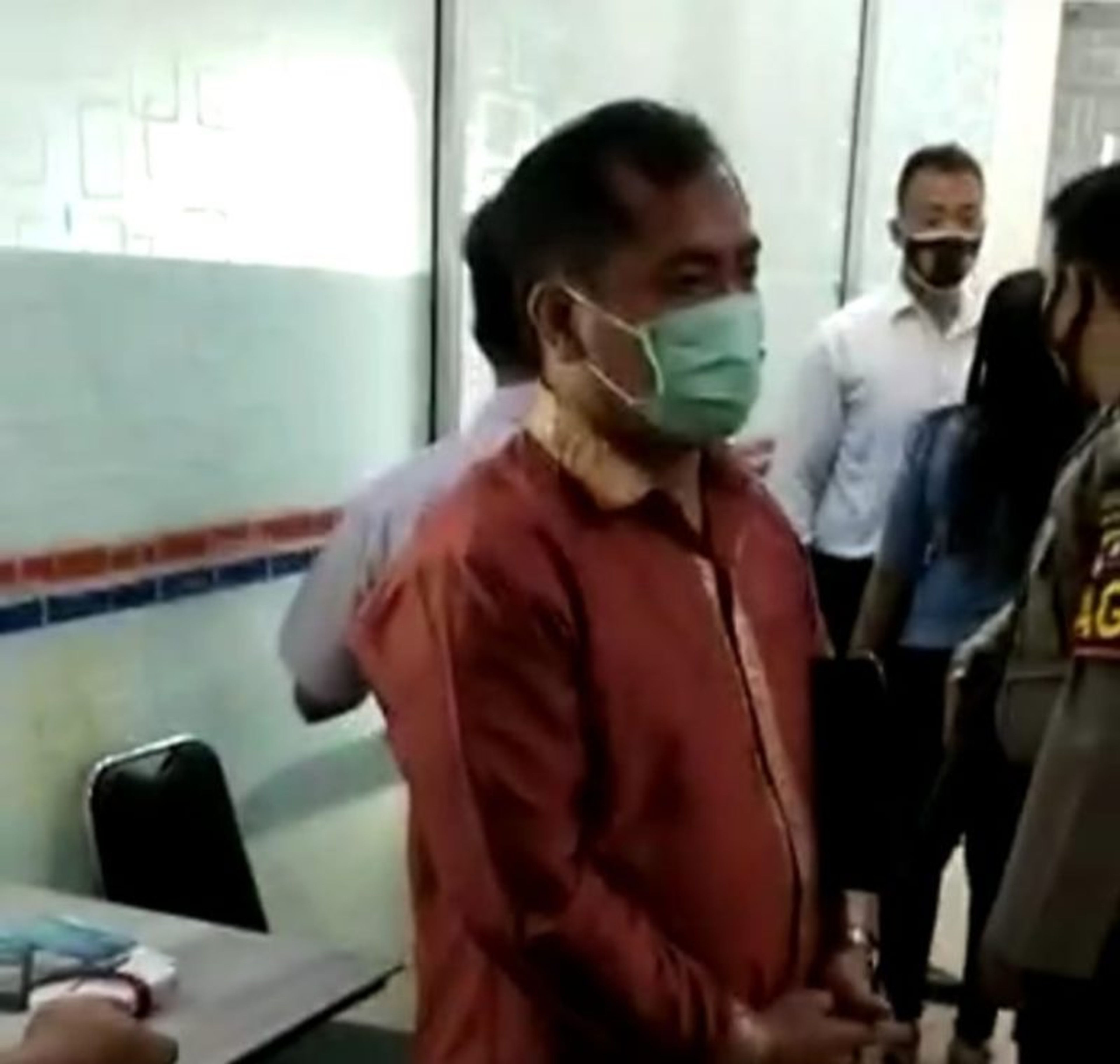 Yang Mulia Digerebek Saat Bersenandung Dengan Isteri Orang
