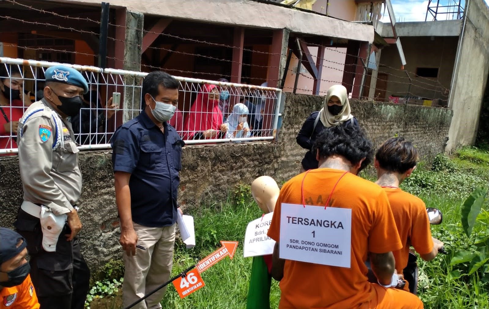 Ibu Korban Histeris Rekonstruksi Kasus Pembuangan Mayat Di Arcamanik