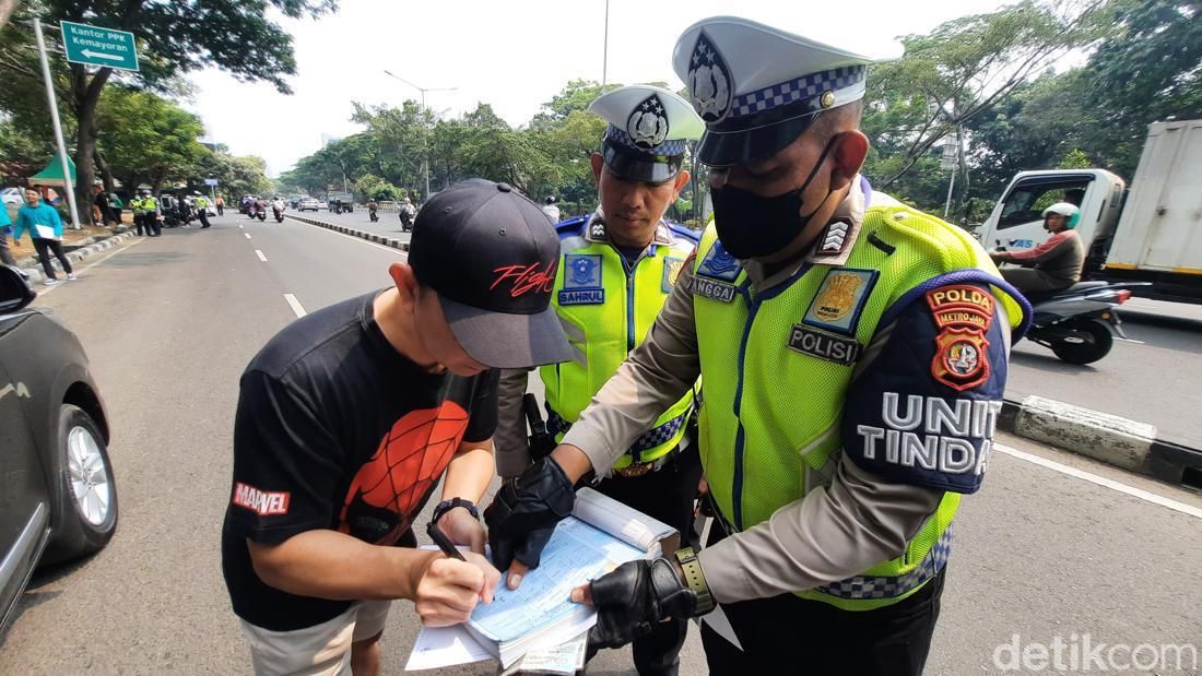 Pajak Mati 2 Tahun Kendaraan Dirampas. Elangmaut Indonesia : Itu Berita Hoaks