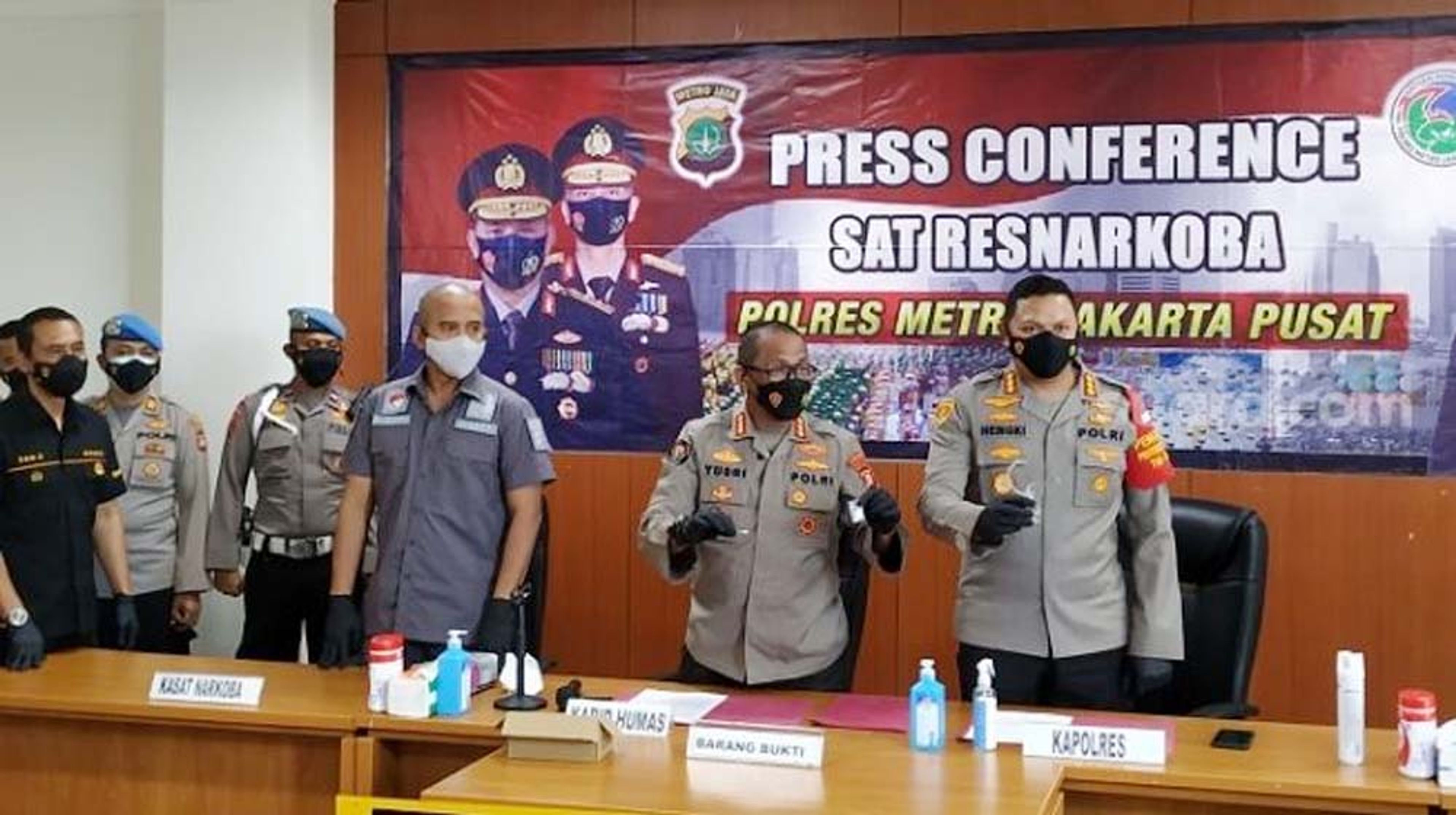 PENYIDIK DAN JAKSA TIDAK BERWENANG MEREHAB NIA RAMADHANI DAN ARDI BAKRIE