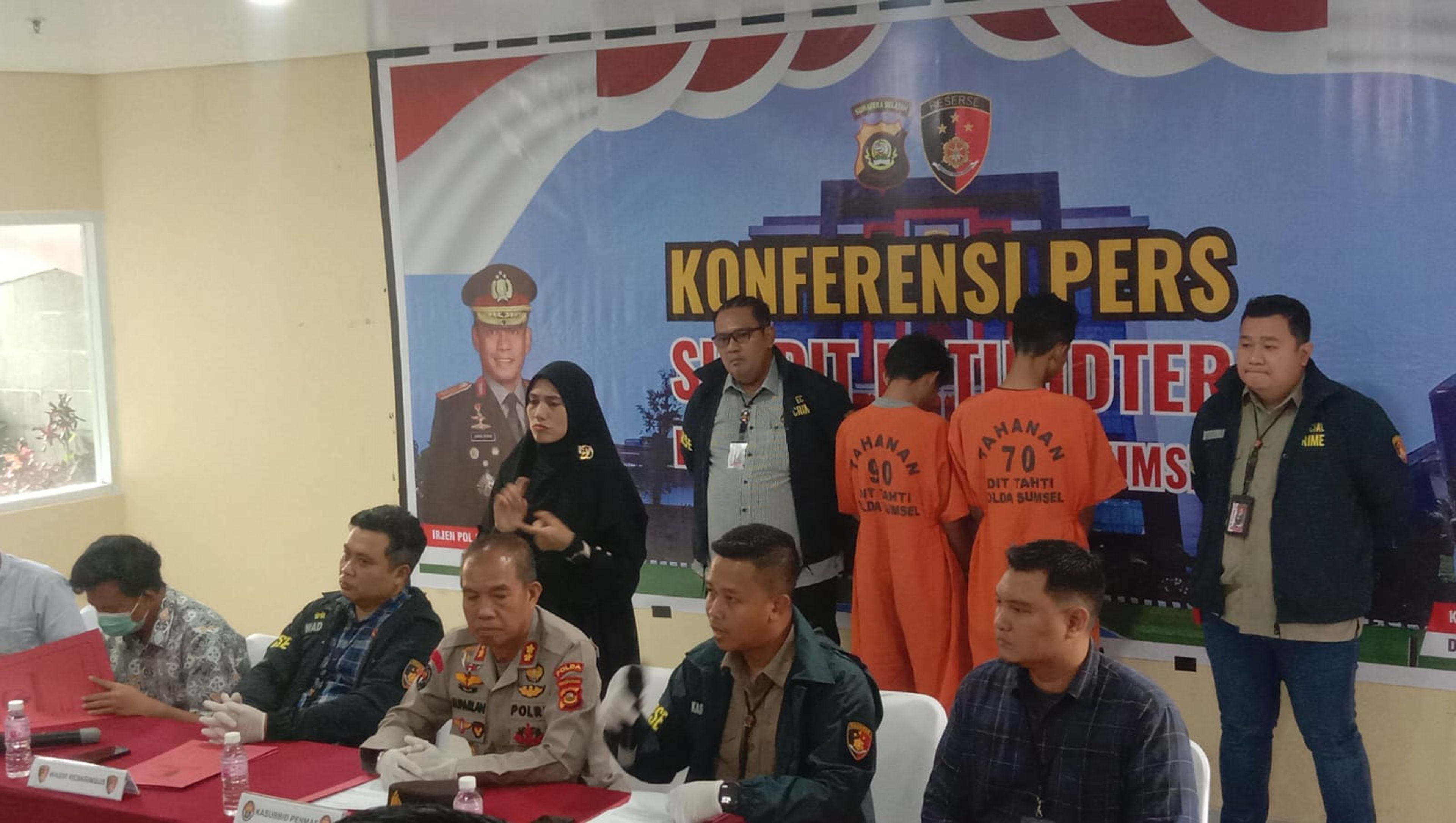 Polda Sumsel Bekuk Dua Pelaku Penukaran Ilegal BBM Solar di Muara Enim