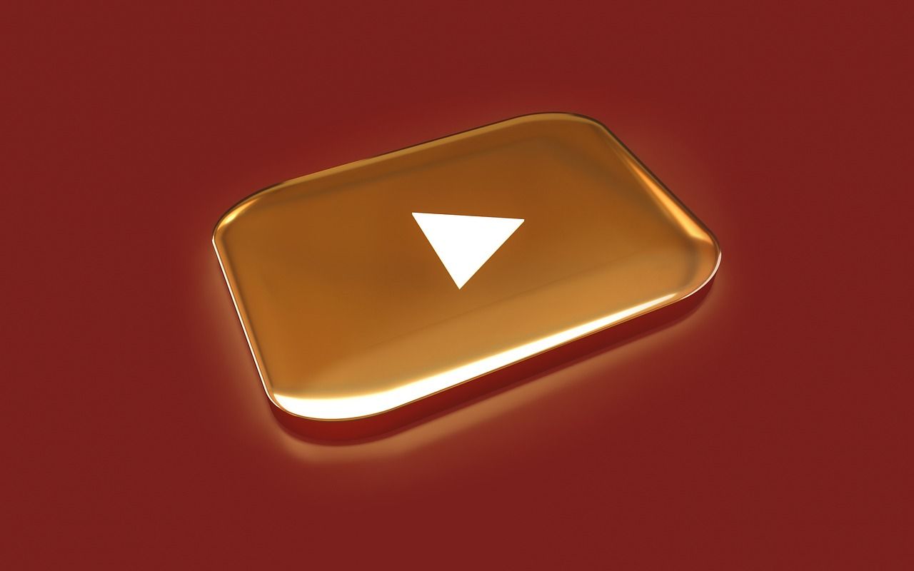 A golden Youtube 'play' button