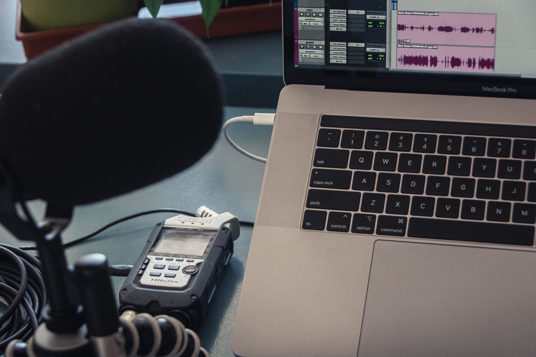 Best AI Voice Generators, ElevenLabs vs Murf vs Speechify