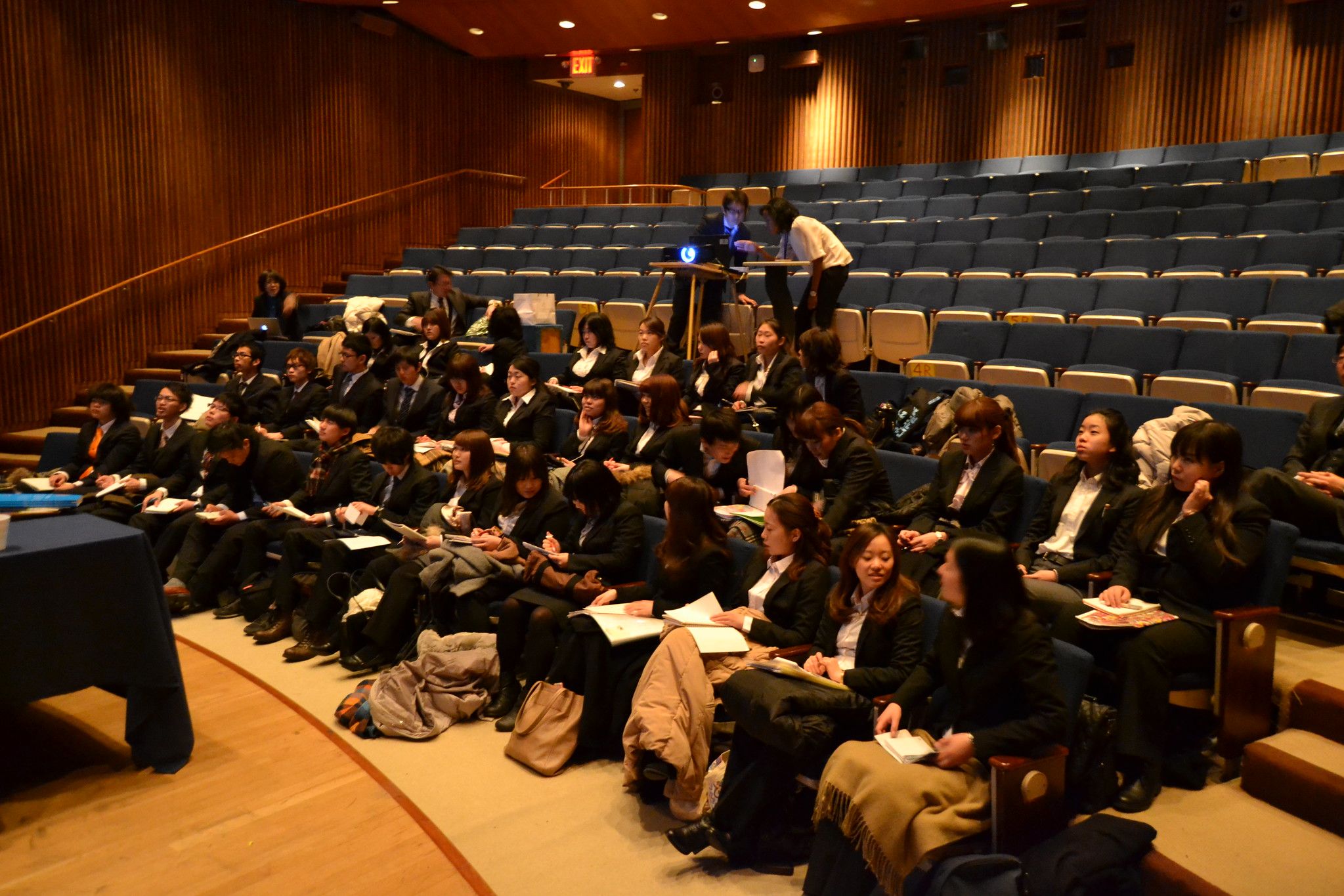 Mr. Hisashi Izumi from UNDP's Regional Bureau for Africa/ TICAD briefs Japanese students from Bunkyo University