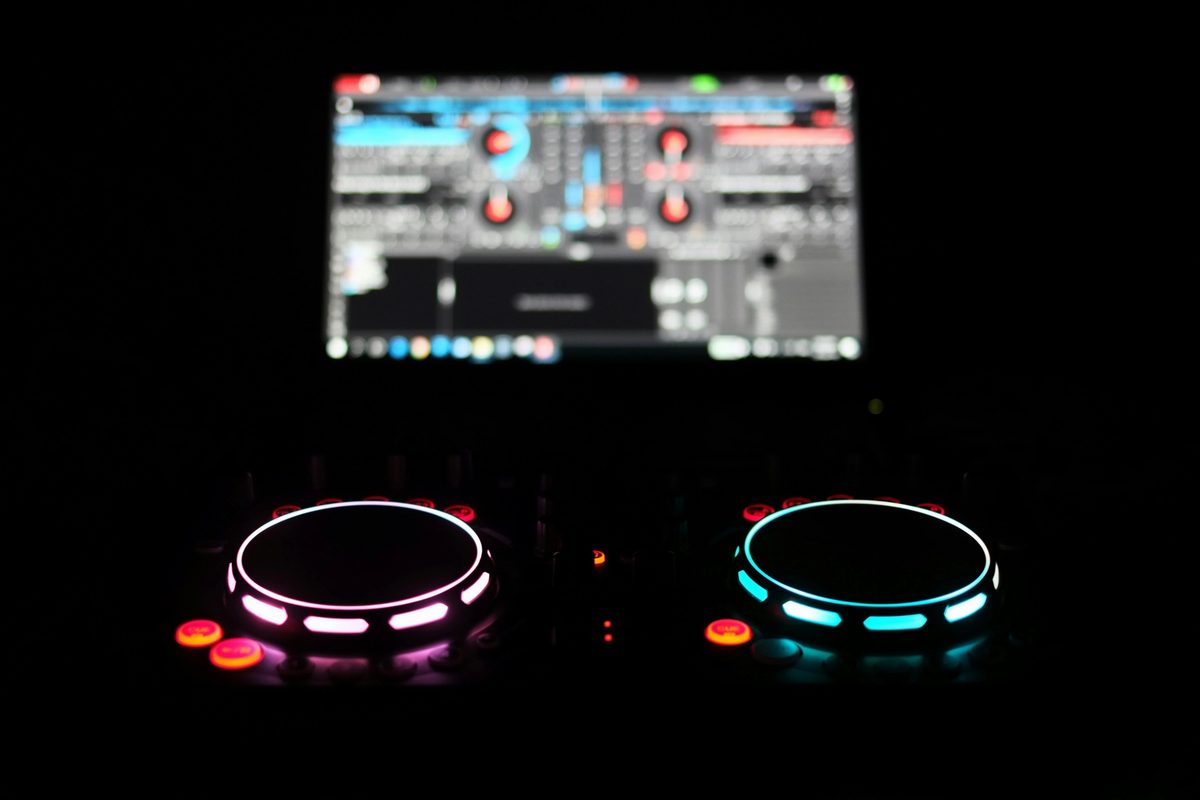 A blurry DJ set and computer screen
